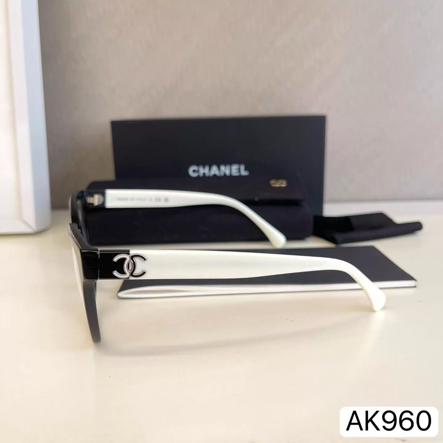 Chanel Chanel AK960 Black & White Panda Flat Lens Glasses Size ONE SIZE - 2 Thumbnail