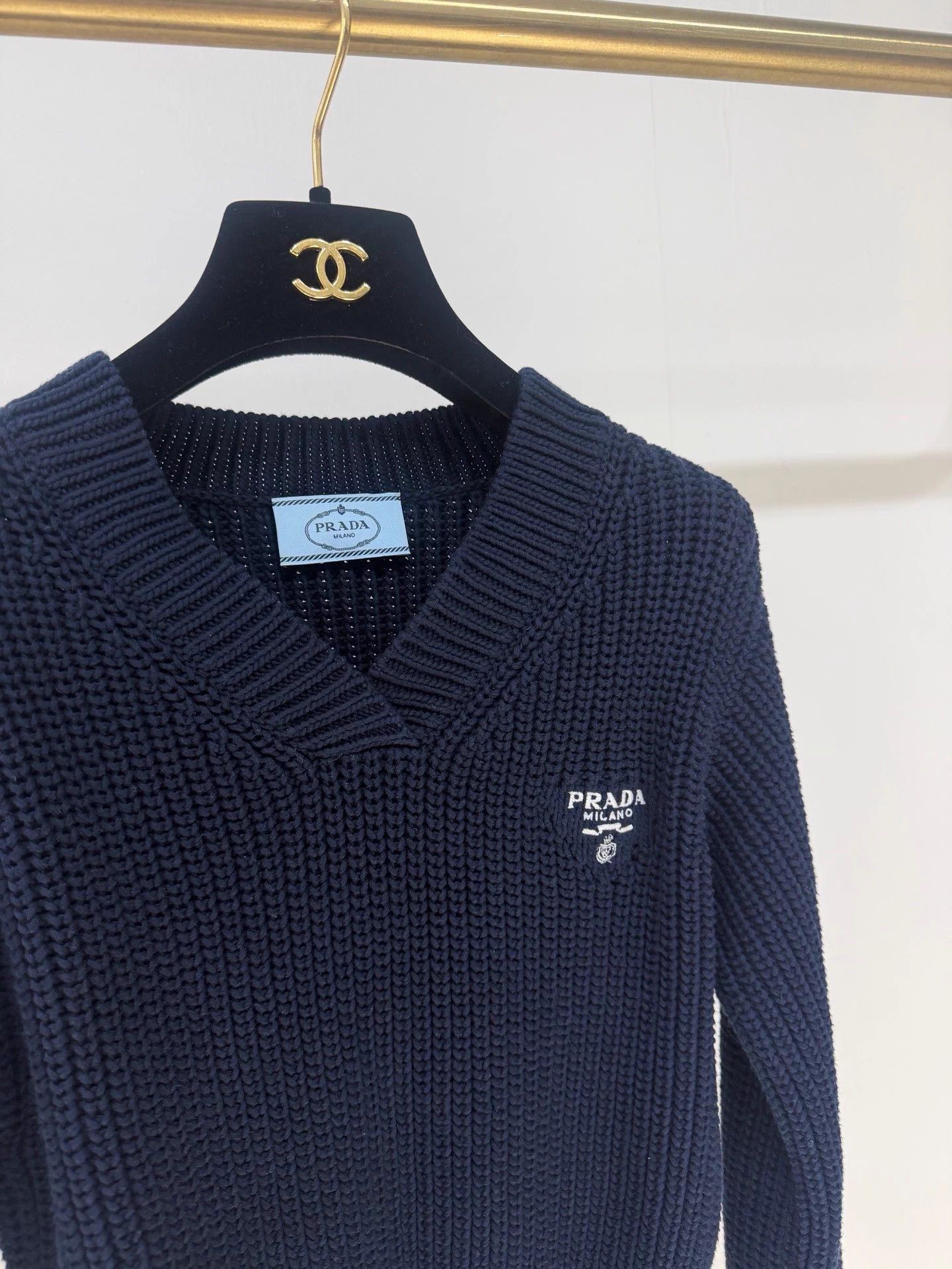 Prada Prada Navy Blue Triangle Logo V-Neck Knit Sweater 38 Size S / US 4 / IT 40 - 2 Thumbnail