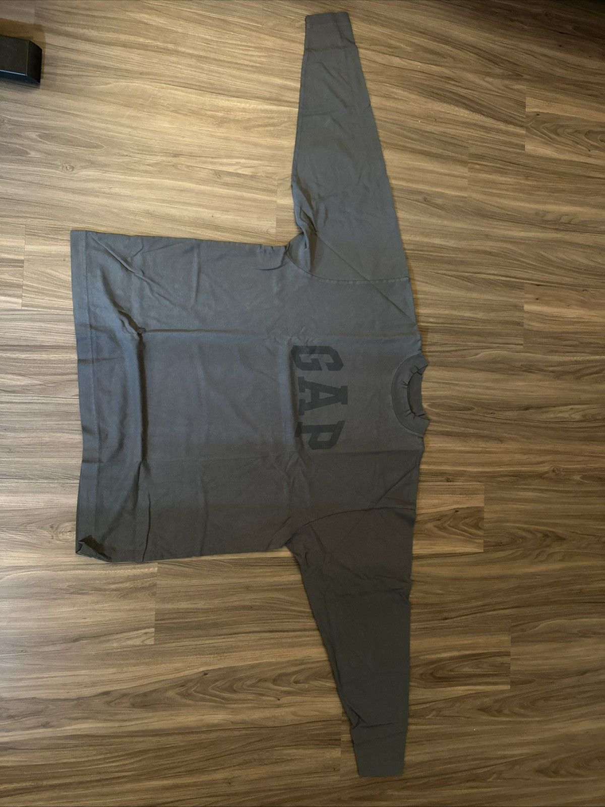 Balenciaga × Gap × Yeezy Yeezy Gap Balenciaga 10A Dove Long Sleeve Dark Grey Size L Size US L / EU 52-54 / 3 - 1 Thumbnail