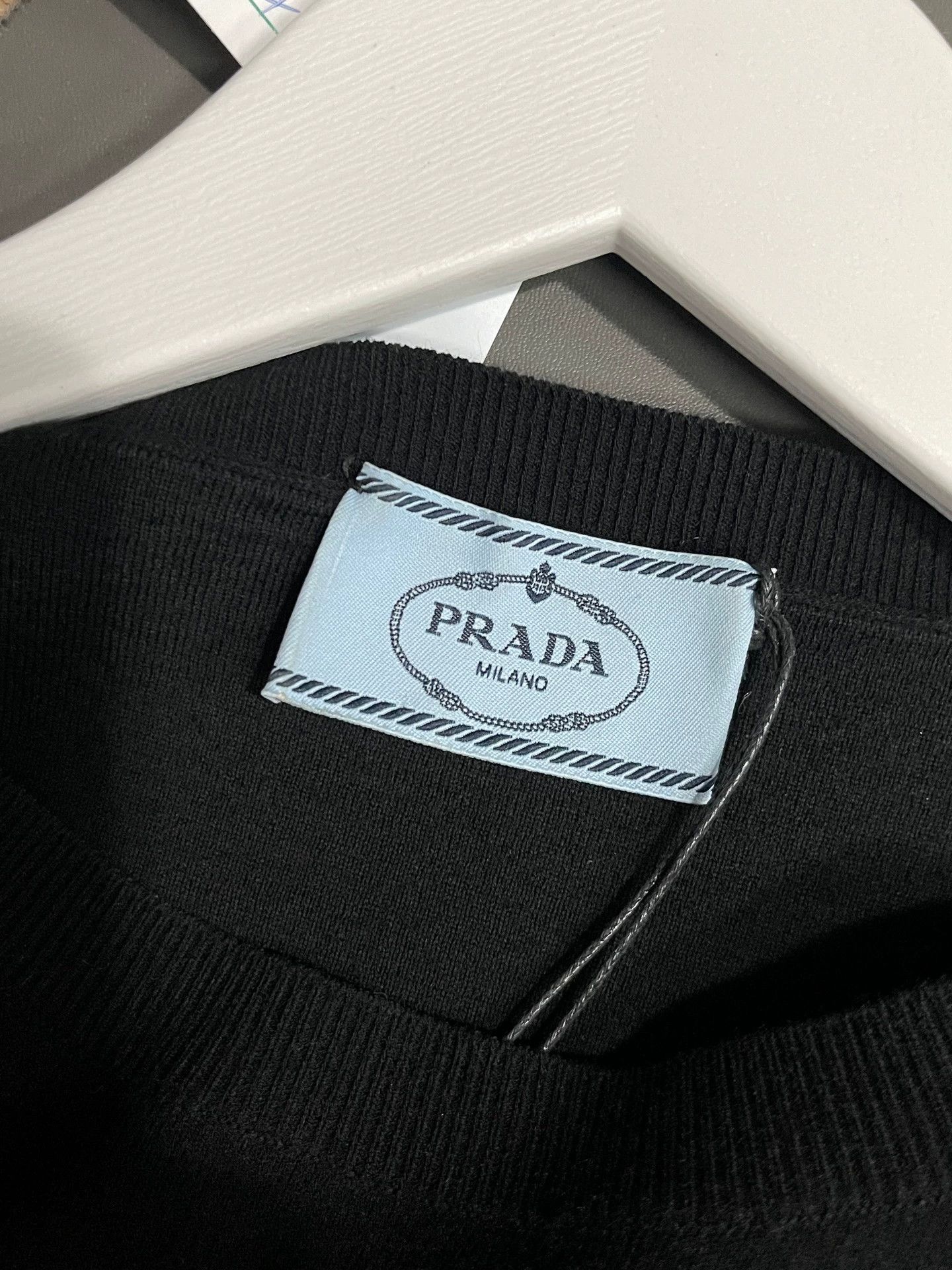 Prada Prada embossed triangle logo short-sleeve tee 40 Size S / US 4 / IT 40 - 5 Thumbnail