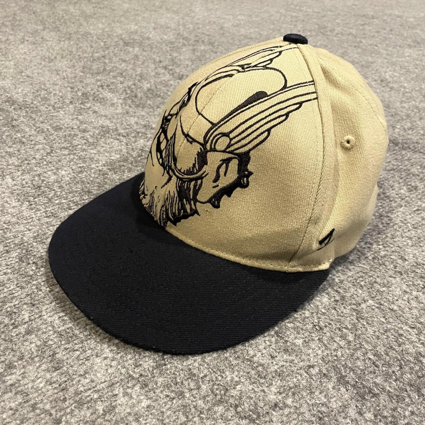 Zephyr VINTAGE Idaho Vandals Big Logo Hat Fitted M/L Khaki Black Zephyr NCAA Mascot Joe Vandal Mens Hat Size ONE SIZE - 2 Thumbnail