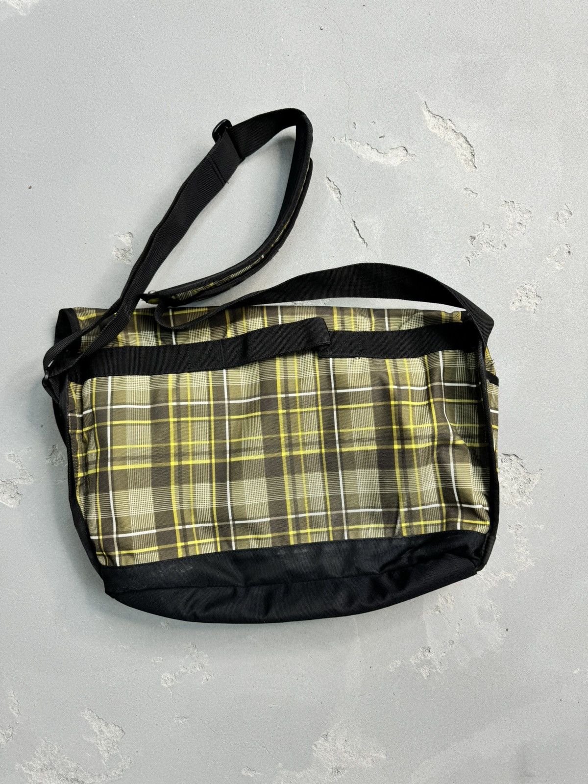 Nike Y2K unisex nike multicompartment utilities messenger bag Size ONE SIZE - 2 Thumbnail