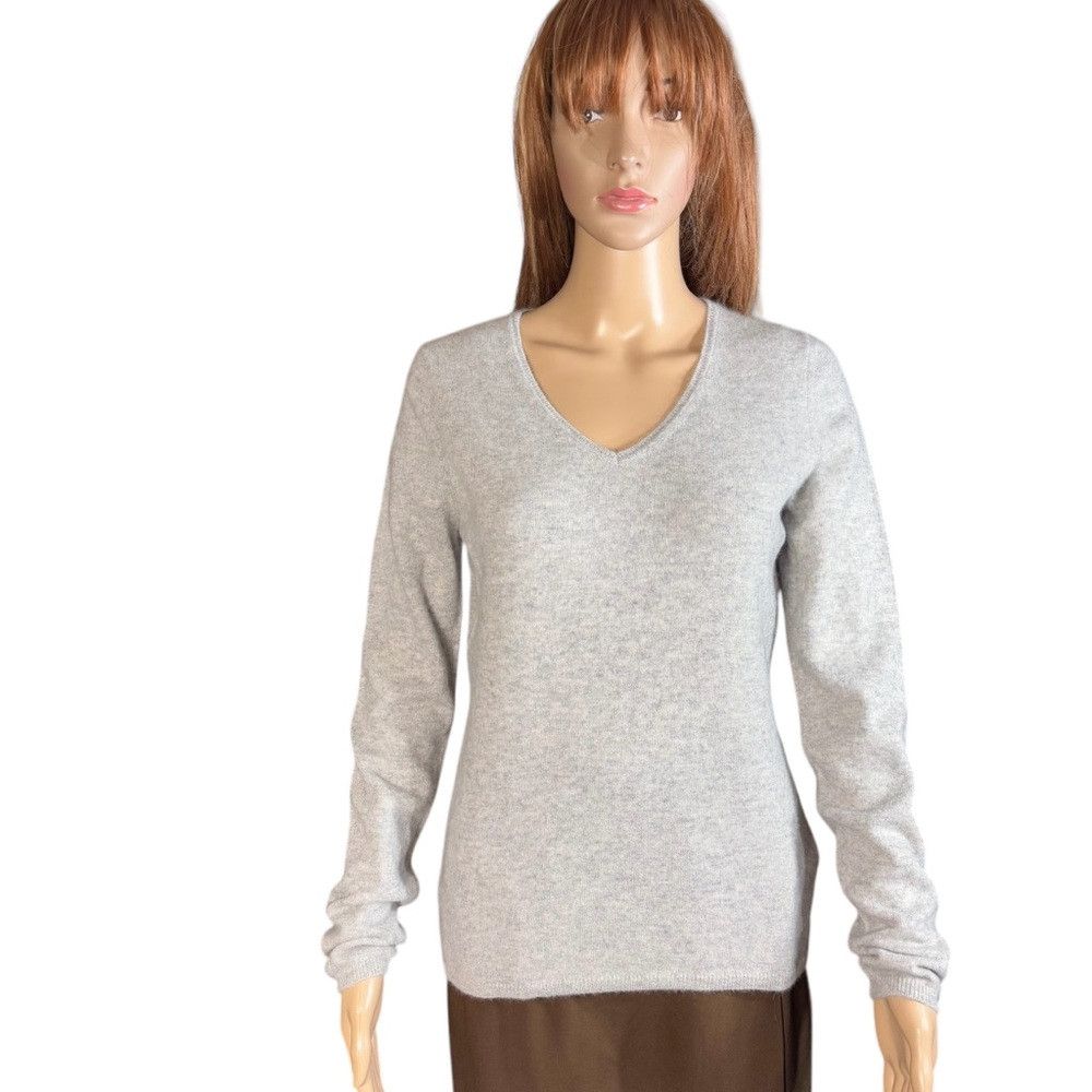 Other Cashmere Box 100% Cashmere Light Grey V-Neck Sweater Size L Size L / US 10 / IT 46 - 1 Thumbnail