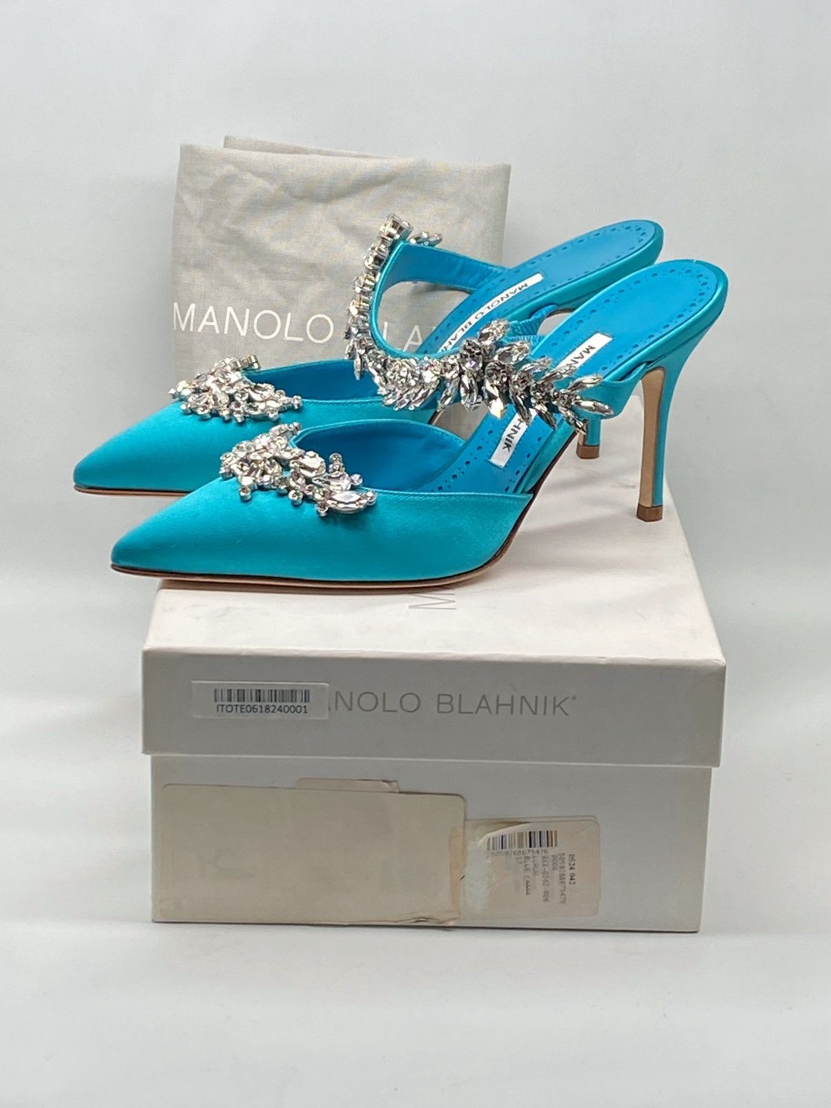 Manolo Blahnik Manolo Blahnik Lurum 90 Embellished Satin Mules size 37 Size US 7 / IT 37 - 12 Thumbnail