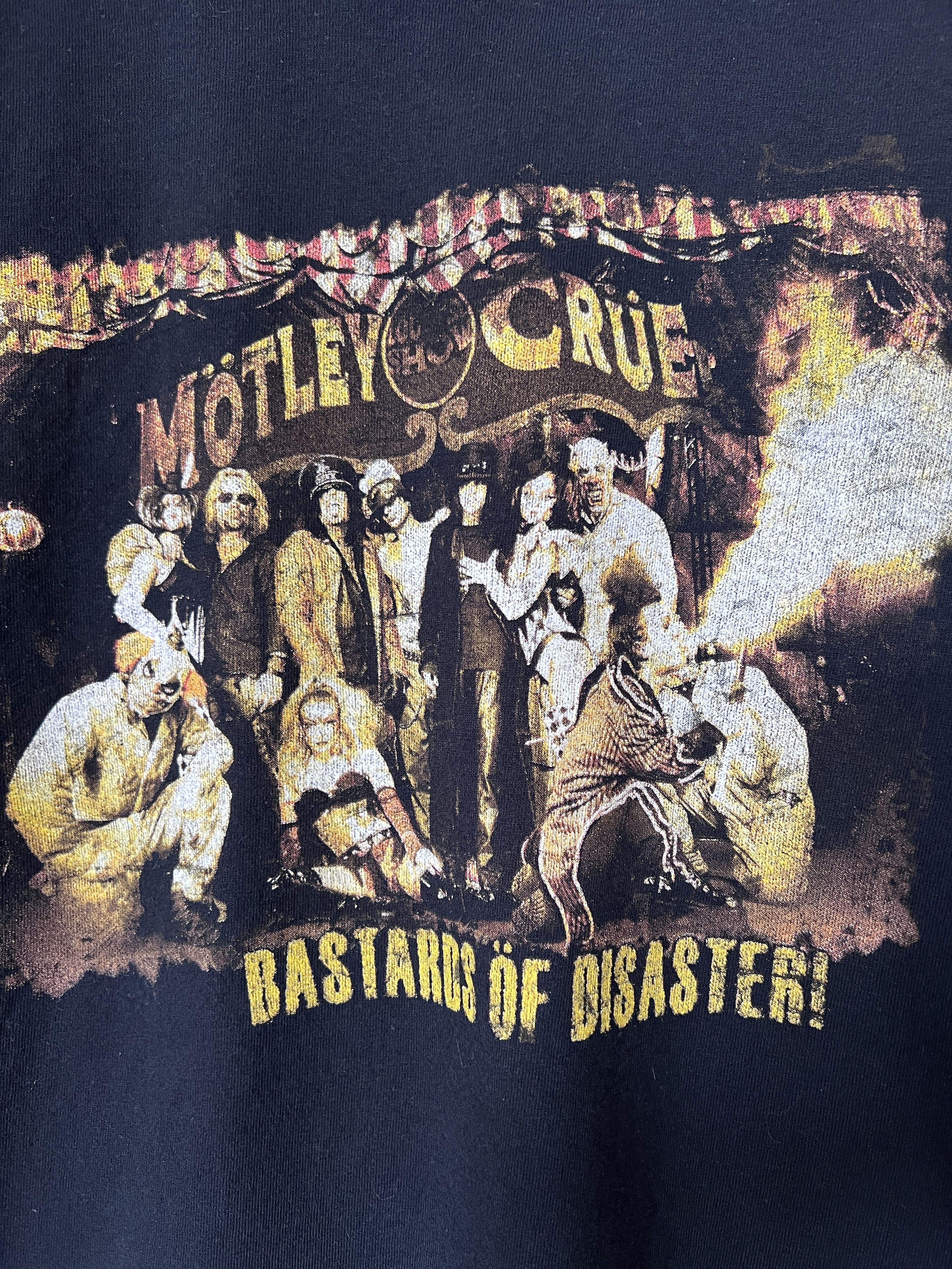 Band Tees Vintage 2005 Motley Crue Rock Band tour T-shirt Size US M / EU 48-50 / 2 - 6 Thumbnail