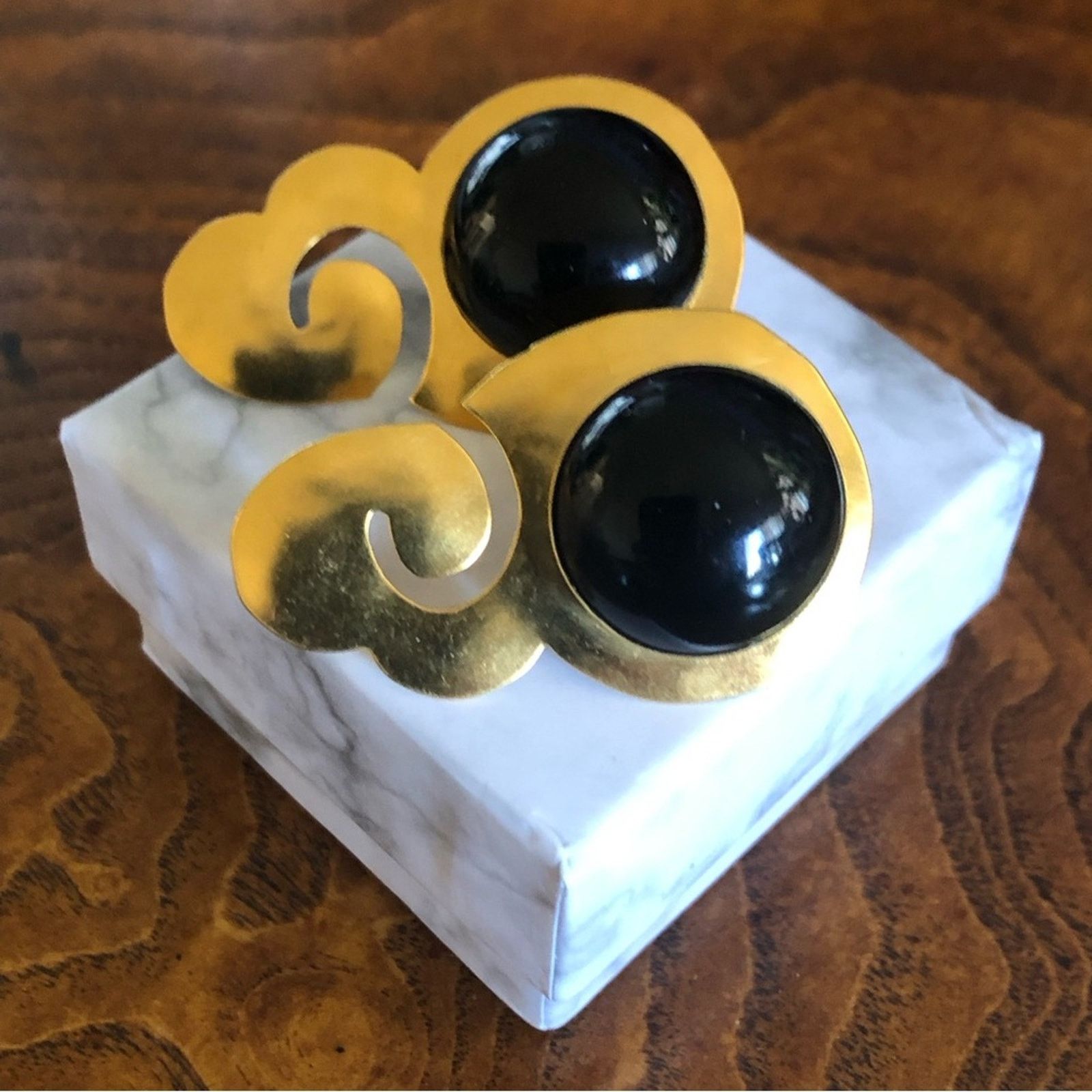 Vintage Vintage 80s matte gold tone large black cabochon earrings Size ONE SIZE - 4 Thumbnail