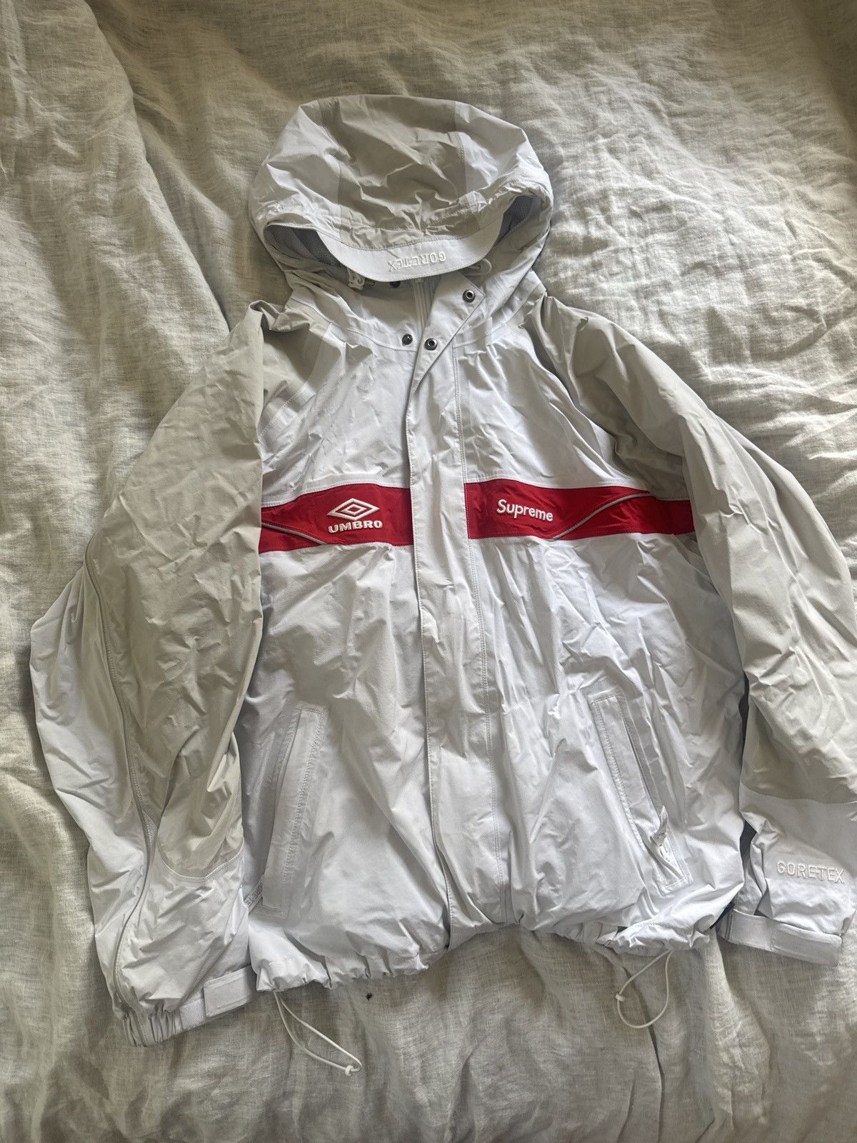 Supreme × Umbro Supreme umbreo white gore tex jacket Size US S / EU 44-46 / 1 - 1 Thumbnail