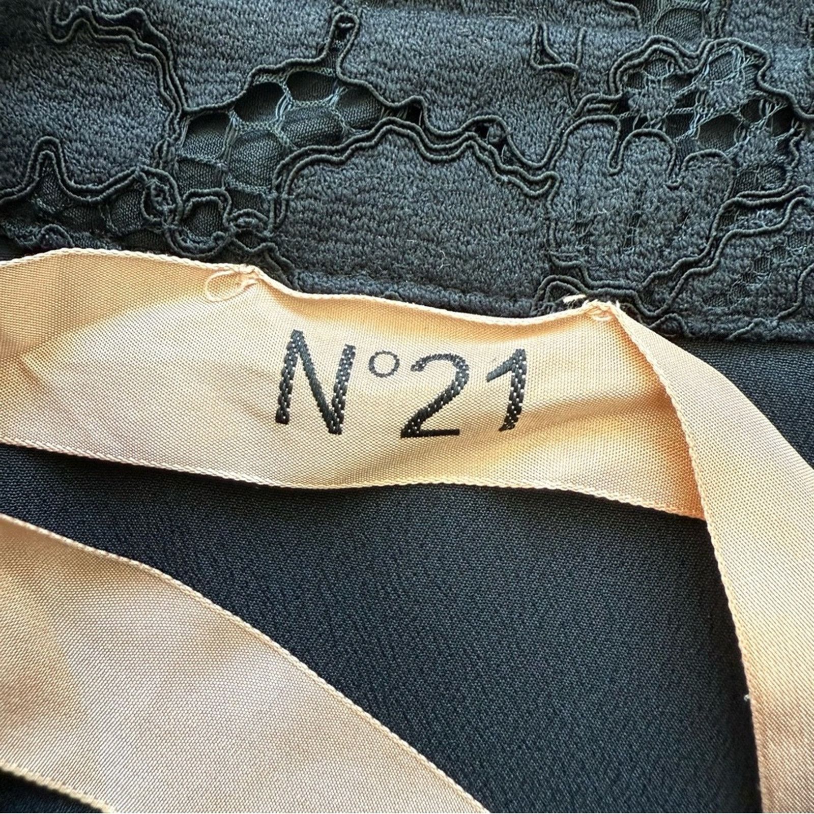 No. 21 No. 21 Women dress with feathers size 46IT or 10US 2500$ Size L / US 10 / IT 46 - 9 Thumbnail