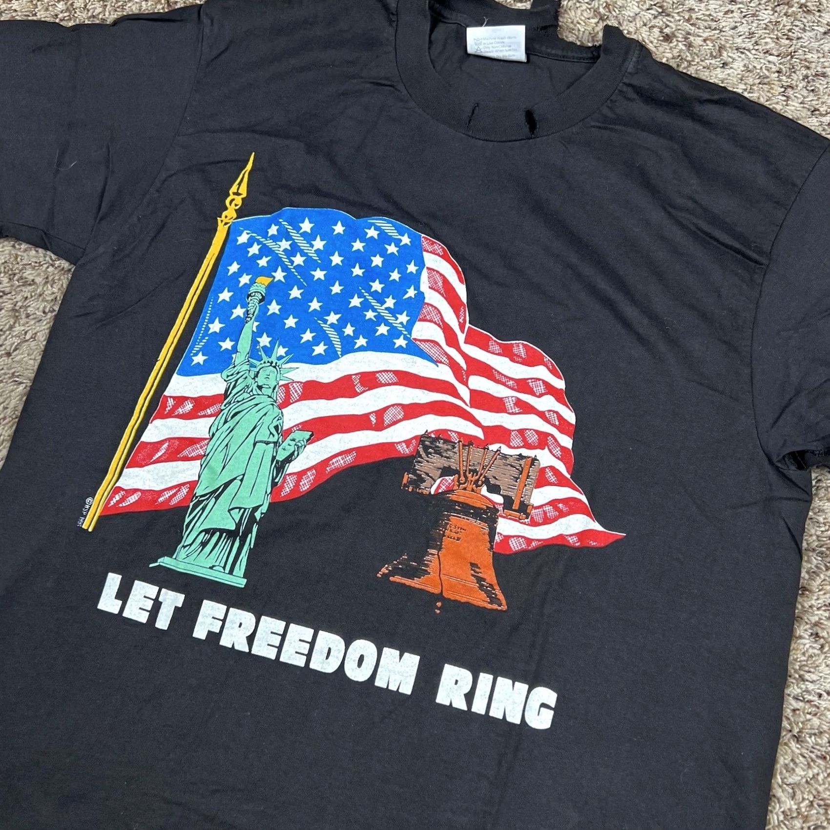 Hanes VINTAGE Patriotic Statue Of Liberty Graphic Medium Grunge Style USA T-Shirt Mens M Black Hanes Crew Neck Short Sleeve Graphic Print 90s USA Theme Size US M / EU 48-50 / 2 - 4 Thumbnail