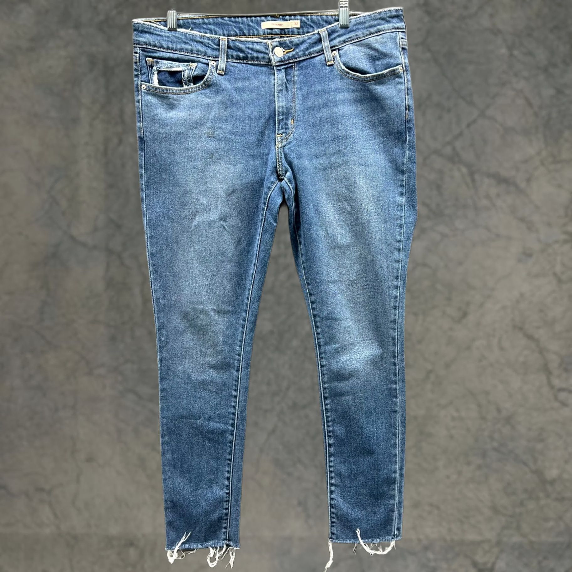 Levi's Levi's 711 Jeans Womens 32 Blue Denim Skinny Distressed Light Wash Cotton Denim Jeans Woman Regular Size 32 Womens Size 24" / US 00 / IT 34 - 1 Thumbnail