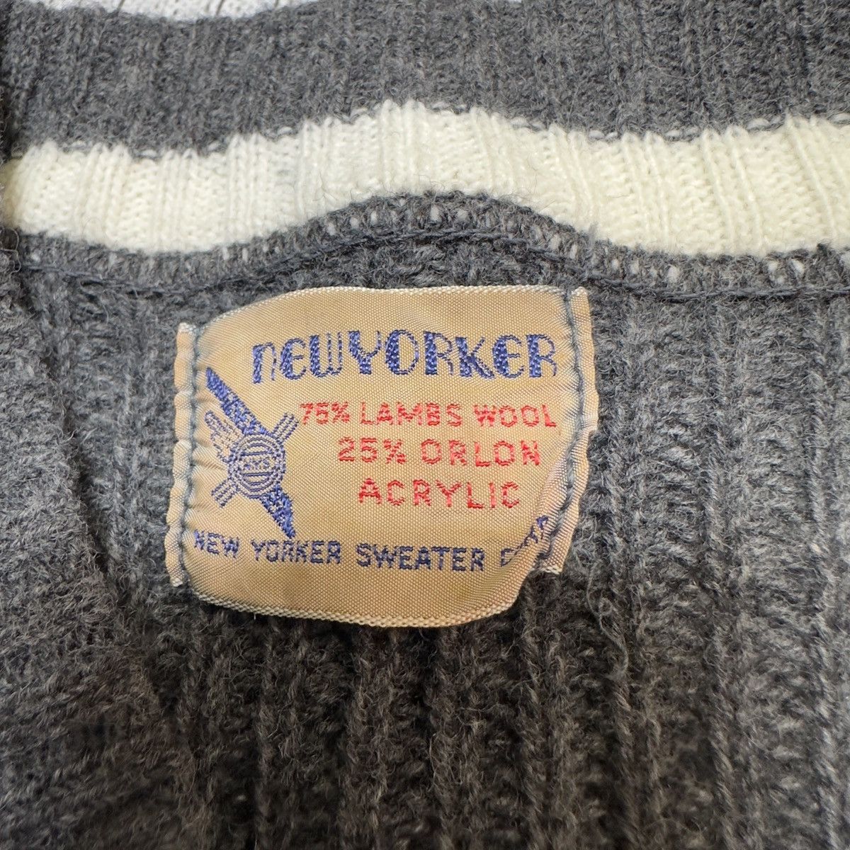 Vintage Vintage New Yorker v neck lambswool sweater Size US L / EU 52-54 / 3 - 4 Thumbnail