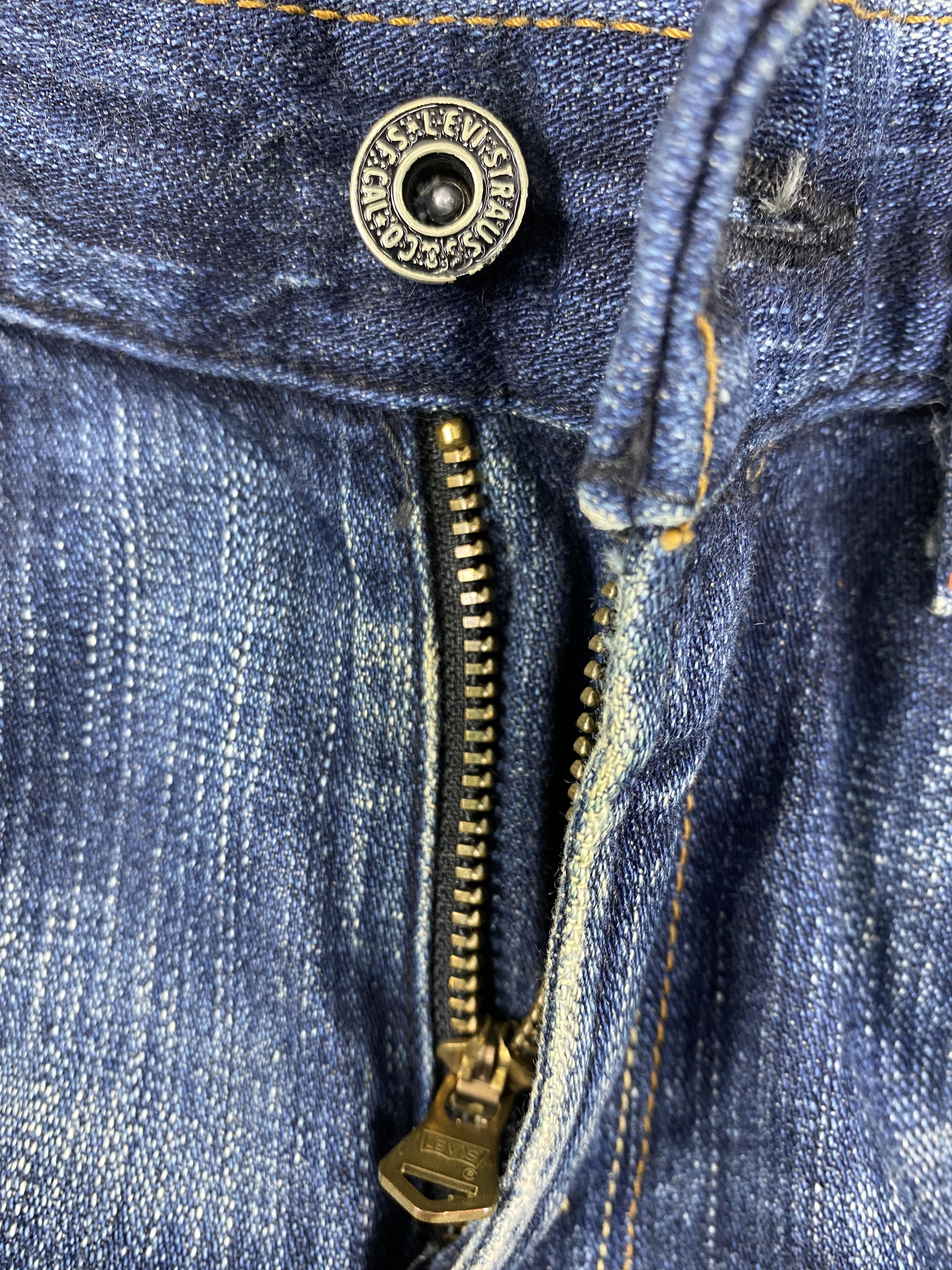 Levi's Distressed Blue Vintage Levi's 502 35x31.5 Denim -JN1988 Size US 35 - 6 Thumbnail