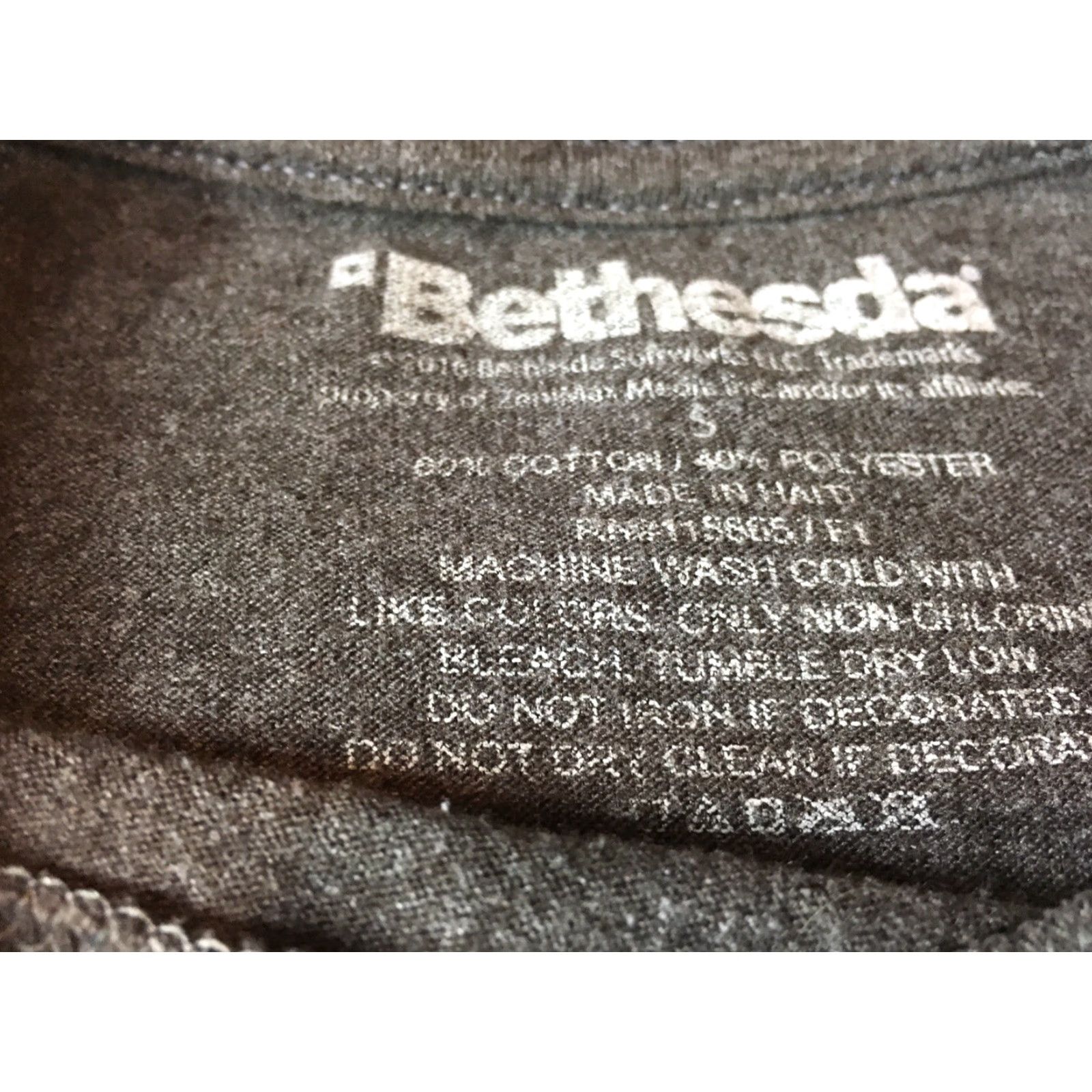 Vintage Bethesda Fall Out Vault Boy T-Shirt Sz S - EUC Mens Gray Short Sleeve Graphic Tee Xbox Playstation PC Shirt Size US S / EU 44-46 / 1 - 3 Thumbnail