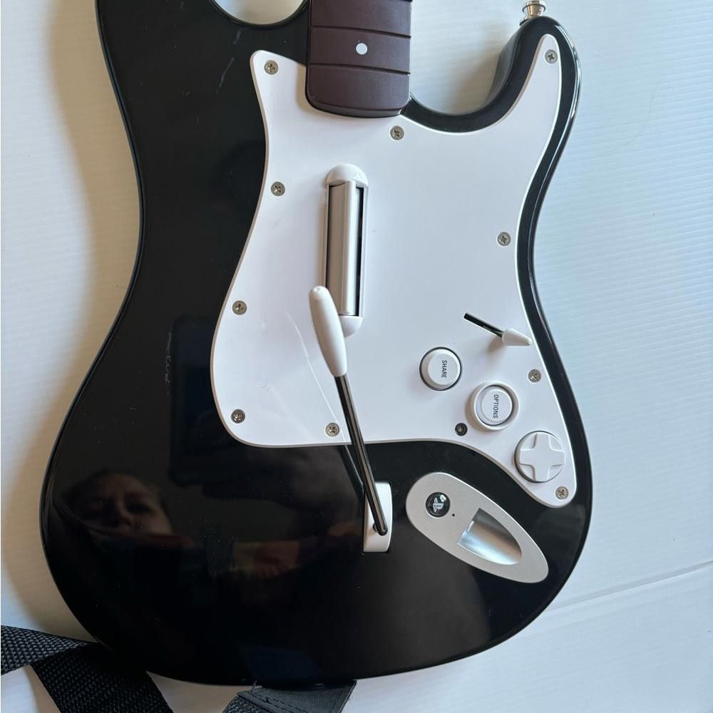 Fender Rock Band 4 PS4 Wireless Fender Stratocaster Guitar Controll Size ONE SIZE - 2 Thumbnail