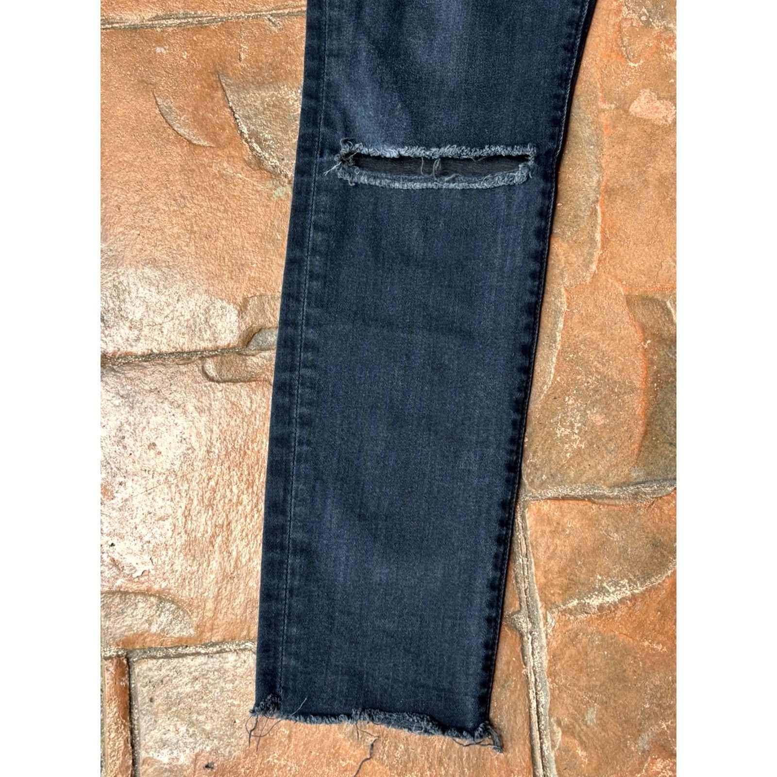 Frame FRAME Le High Skinny Raw Hem Jeans Women's 28 Black Wash Medium? Regular? Size 28 Black FRAME Le High Skinny Jeans Womens 28 Black Wash Size 28" / US 6 / IT 42 - 4 Thumbnail
