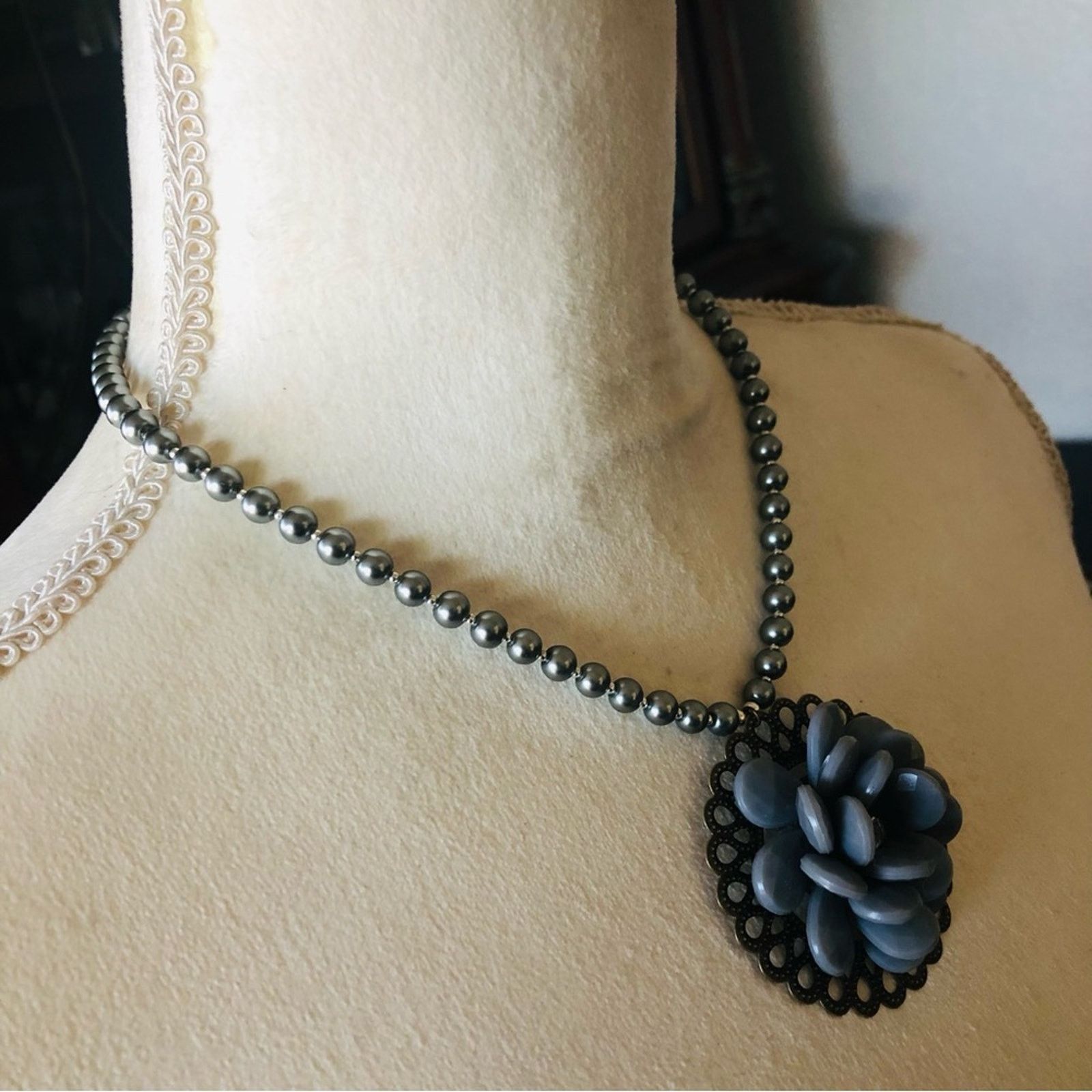 Handmade Handcrafted repurpose faceted floral Pearl necklace Size ONE SIZE - 3 Thumbnail