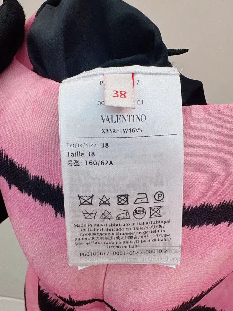 Valentino Valentino Year of the Tiger limited pink shorts Size 37" - 4 Thumbnail