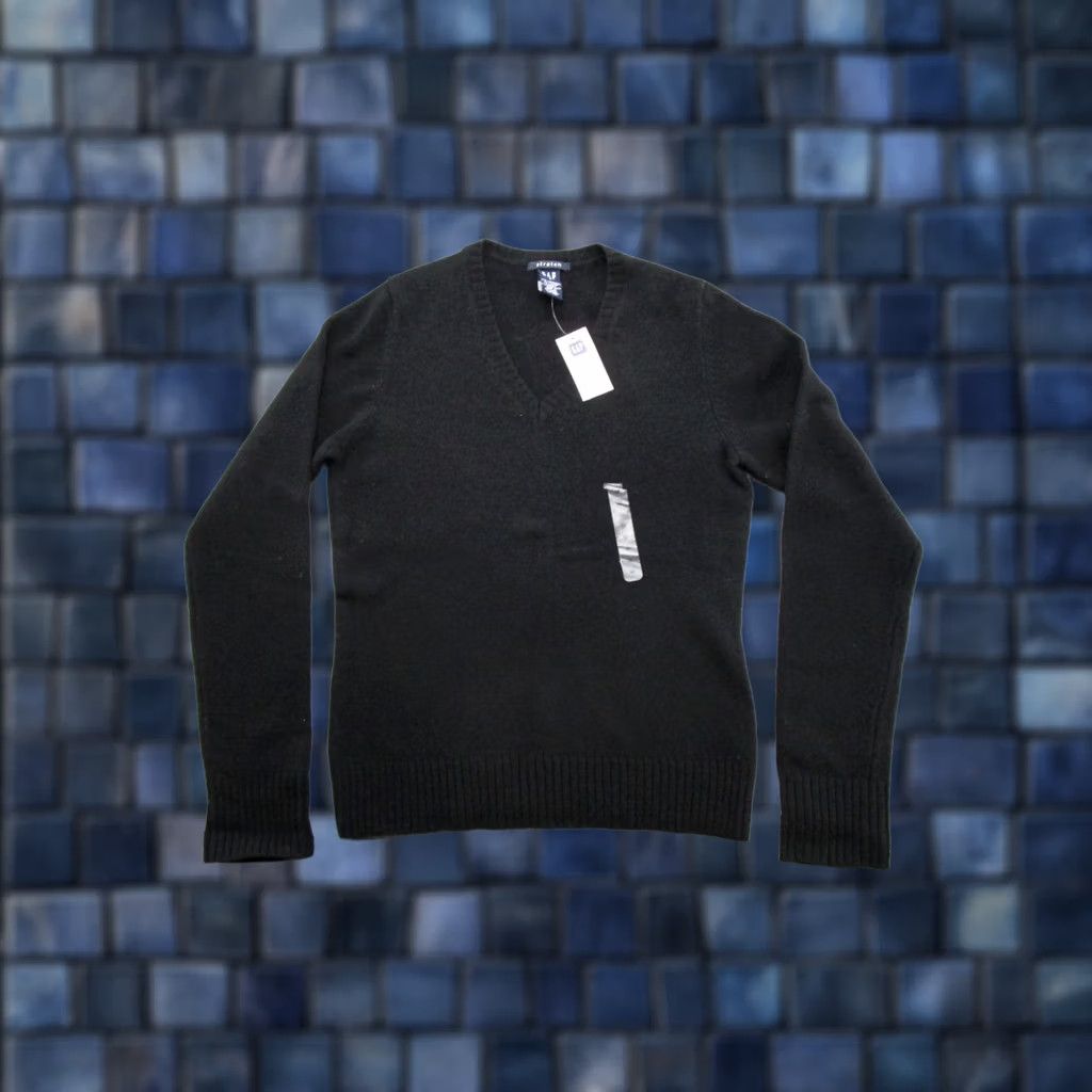 Gap VINTAGE Gap Lambswool Blend V Neck Sweater Men's M Black Pullover 90s Womens? Size M / US 6-8 / IT 42-44 - 1 Thumbnail