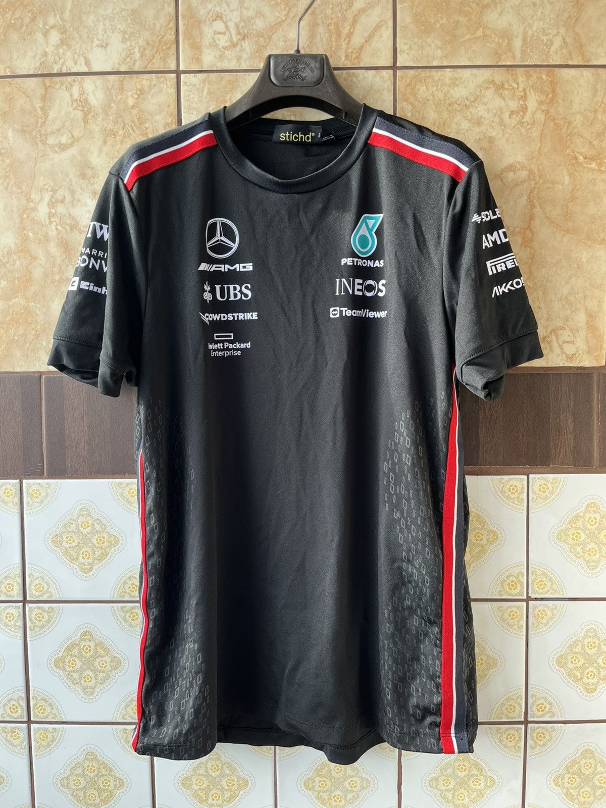 Formula 1 Petronas Mersedes AMG Crowdstrike tee shirt Size US S / EU 44-46 / 1 - 1 Thumbnail