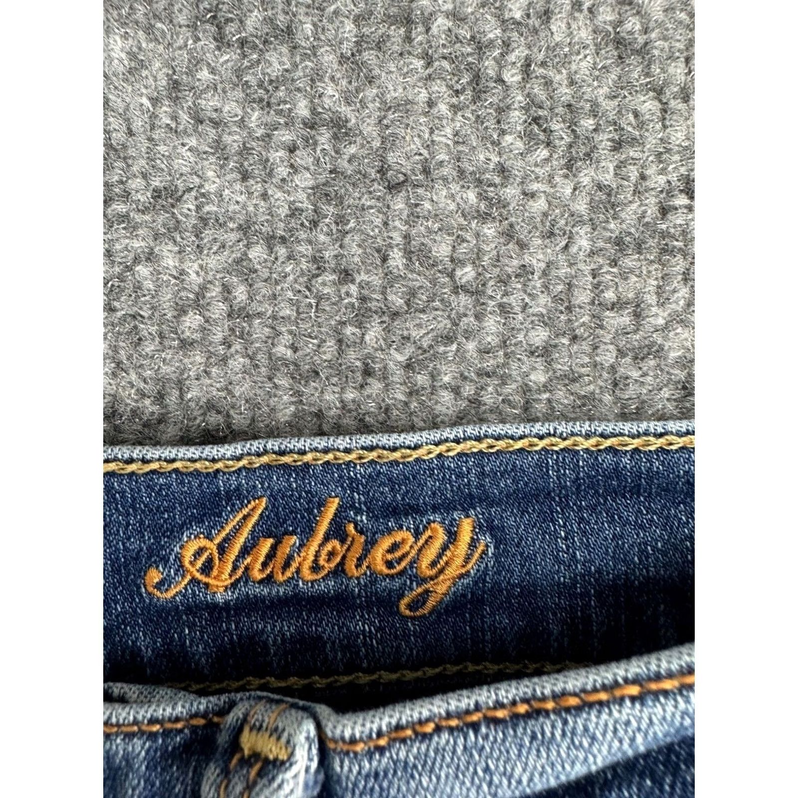 7 For All Mankind 7 For All Mankind Aubrey Jeans Women's 26 Light Blue Blair Authentic Tapered Jeans Size 26" / US 2 / IT 38 - 3 Thumbnail