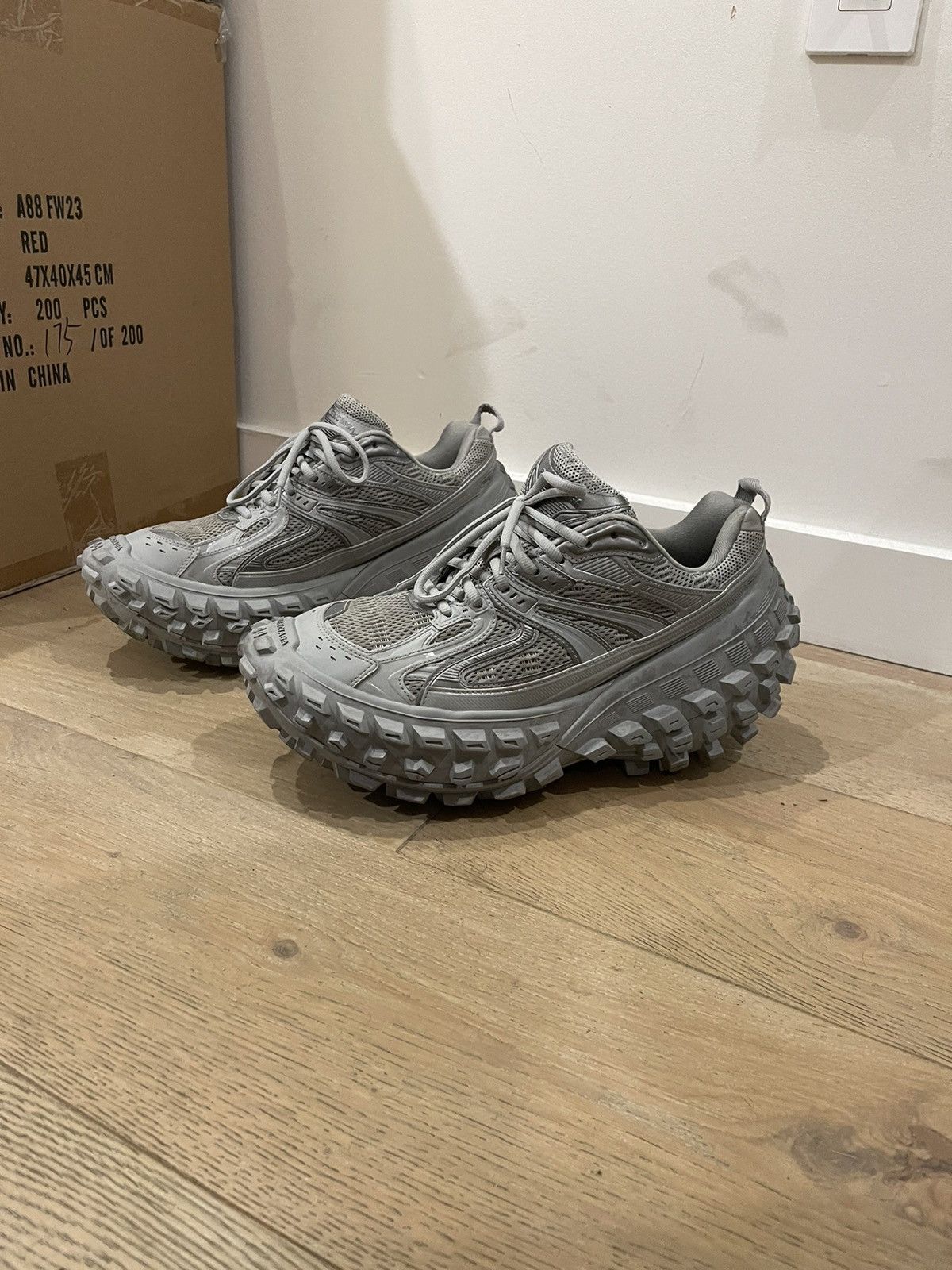 Balenciaga Balenciaga Defenders Grey Size 44 | Grailed
