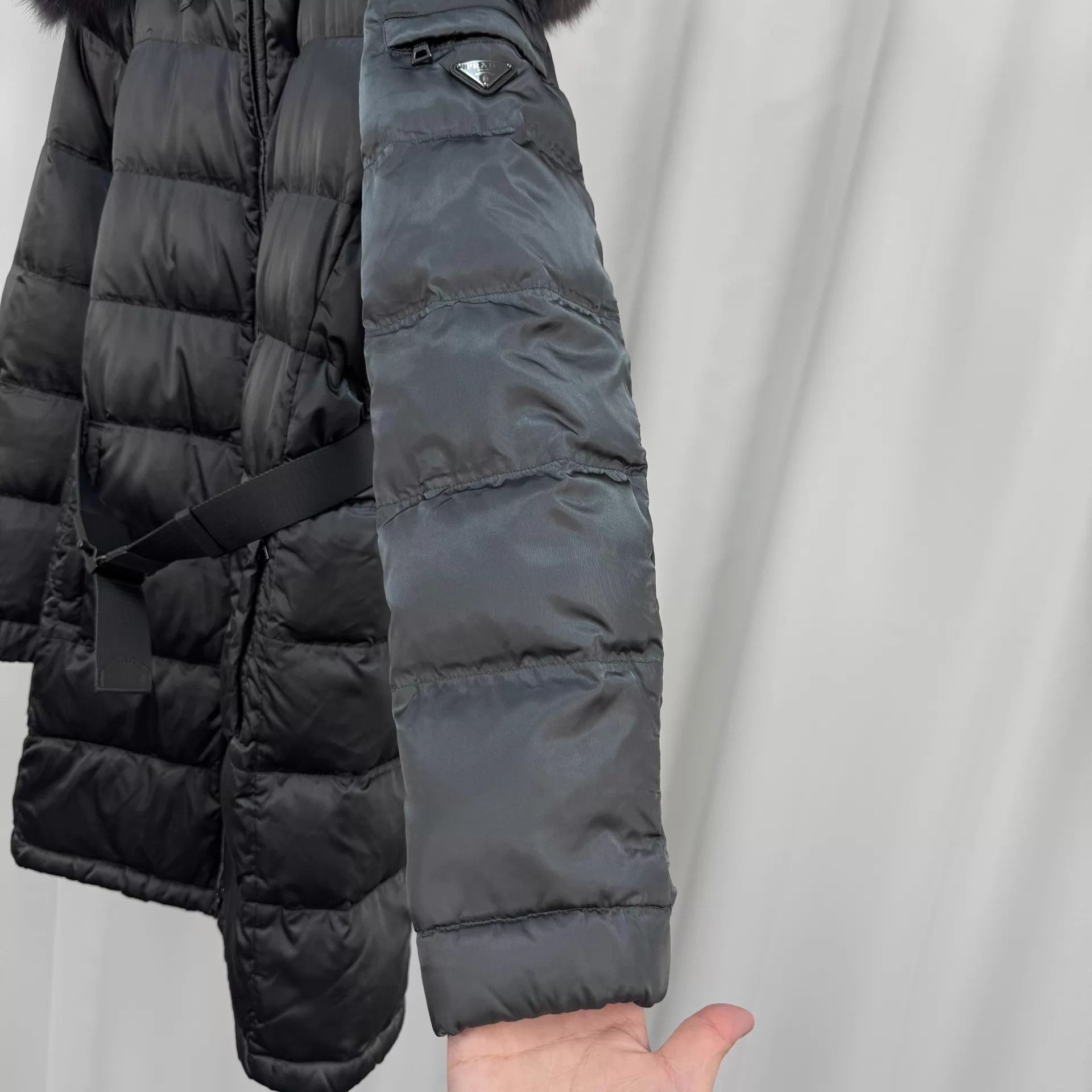 Prada Prada Triangle Logo Fur Collar Down Jacket 38 98New Size XS / US 0-2 / IT 36-38 - 5 Thumbnail