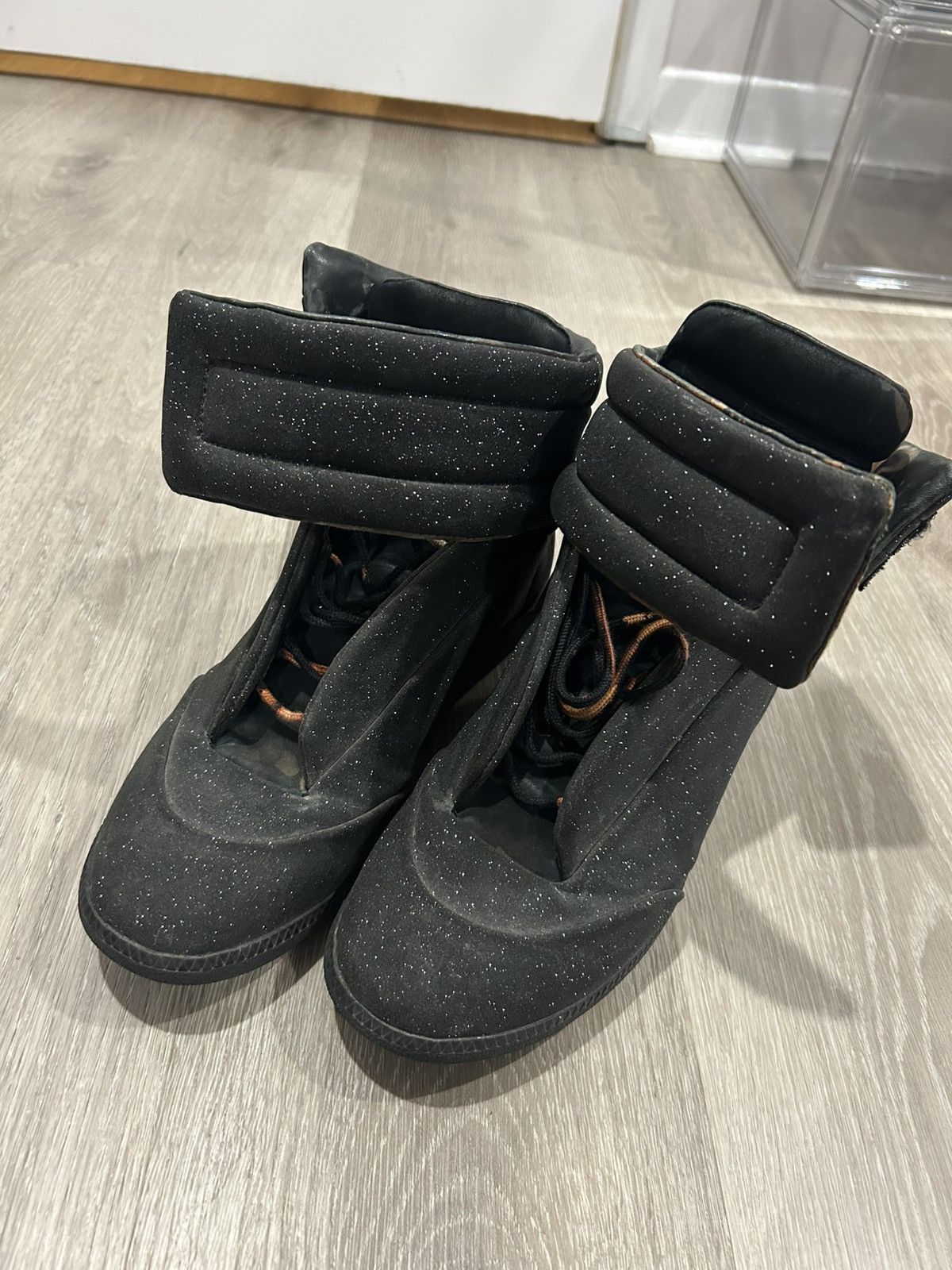靴 \