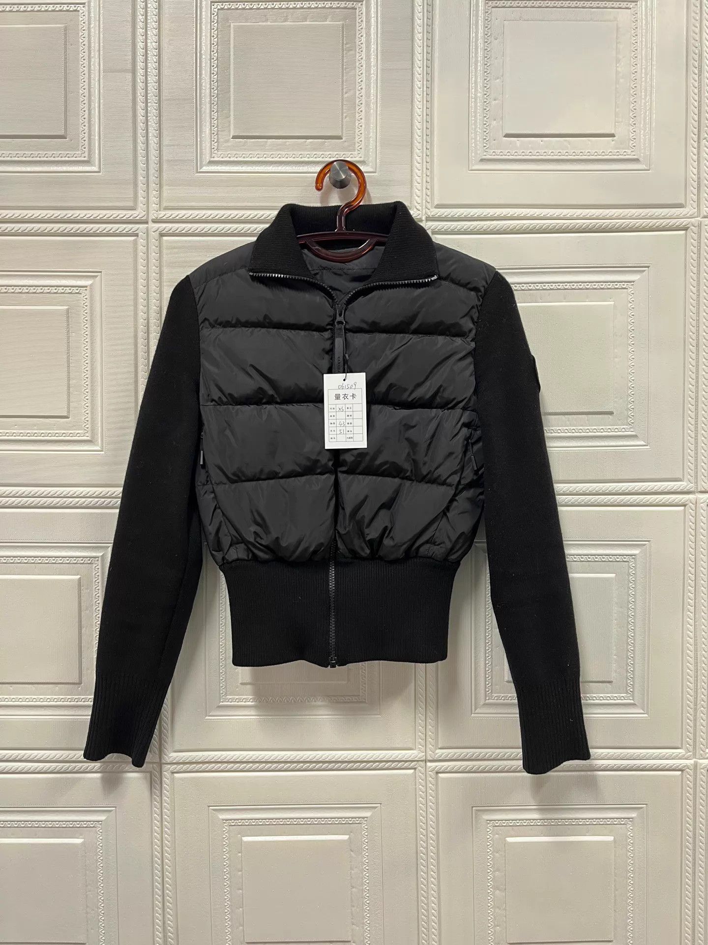 Canada Goose Canada Goose HyBridge Black Label Down Short Puffer XS Size XS / US 0-2 / IT 36-38 - 1 Thumbnail