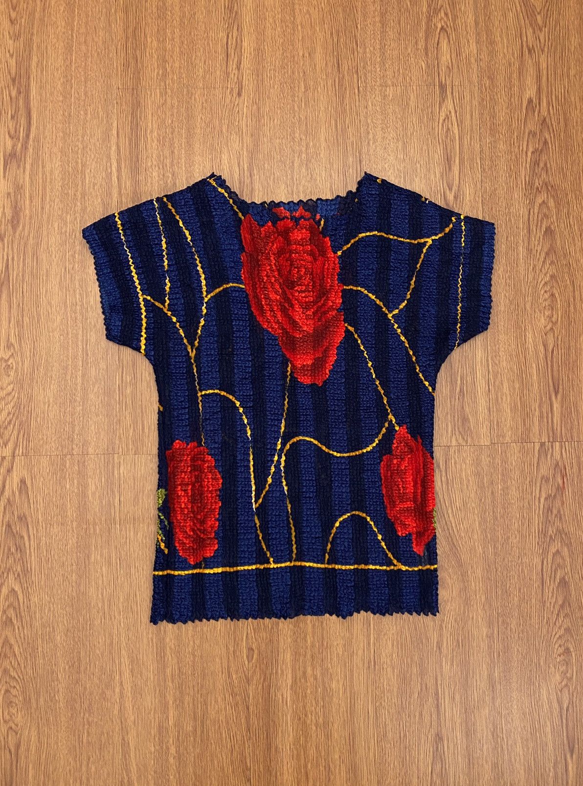 Japanese Brand Pleats flower shirt Size S / US 4 / IT 40 - 1 Thumbnail