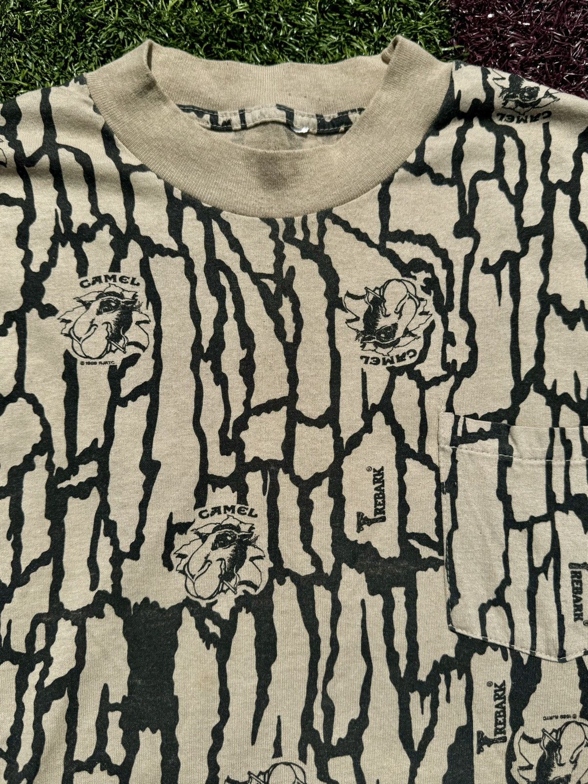 Camel × Vintage Vintage Camel Trebark All Over Print 90’s Cigarette T-Shirt Size US XL / EU 56 / 4 - 2 Thumbnail