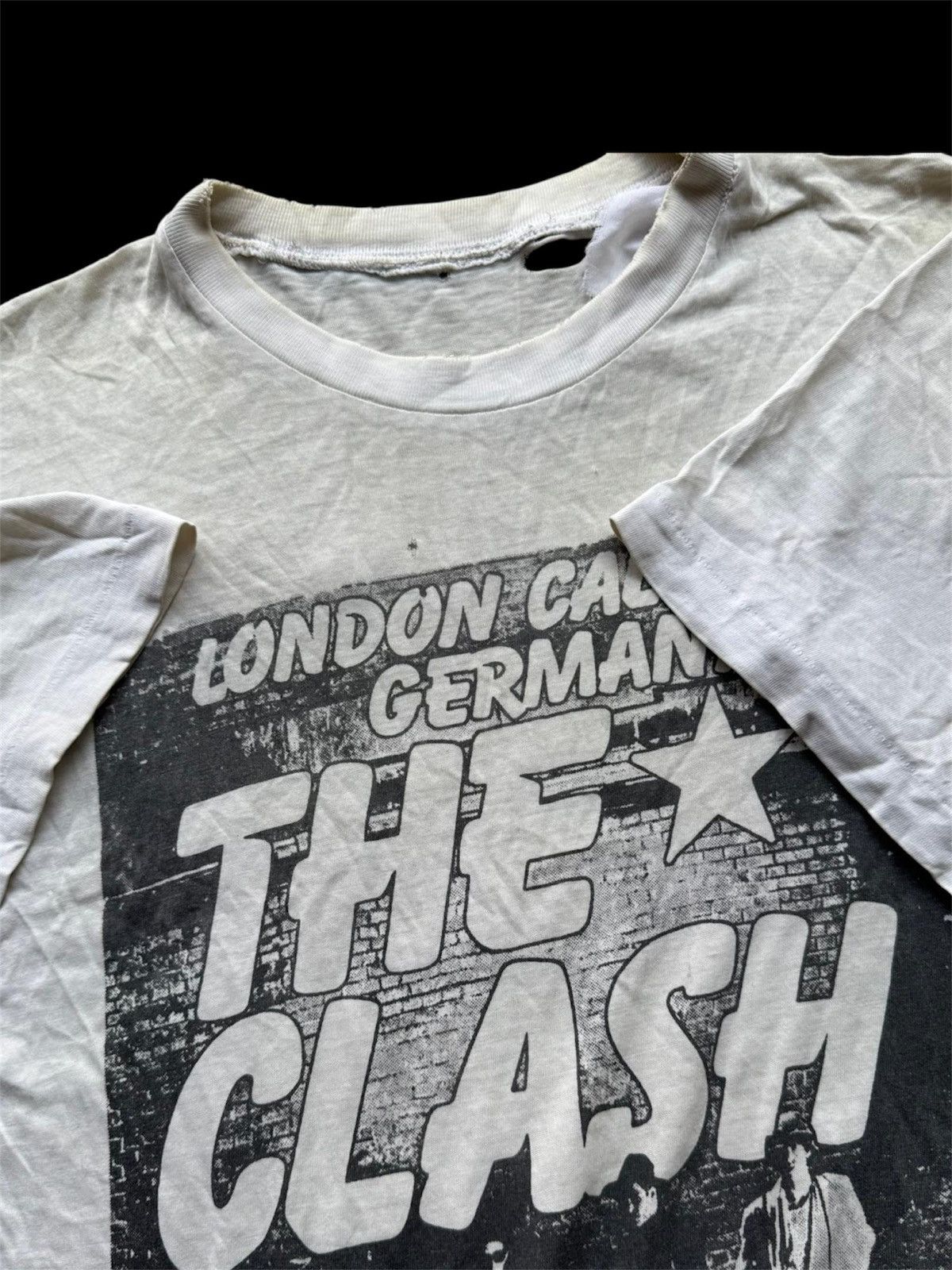 Band Tees Vintage 80s The Clash Distressed Thrashed Band Tee Size US L / EU 52-54 / 3 - 2 Thumbnail