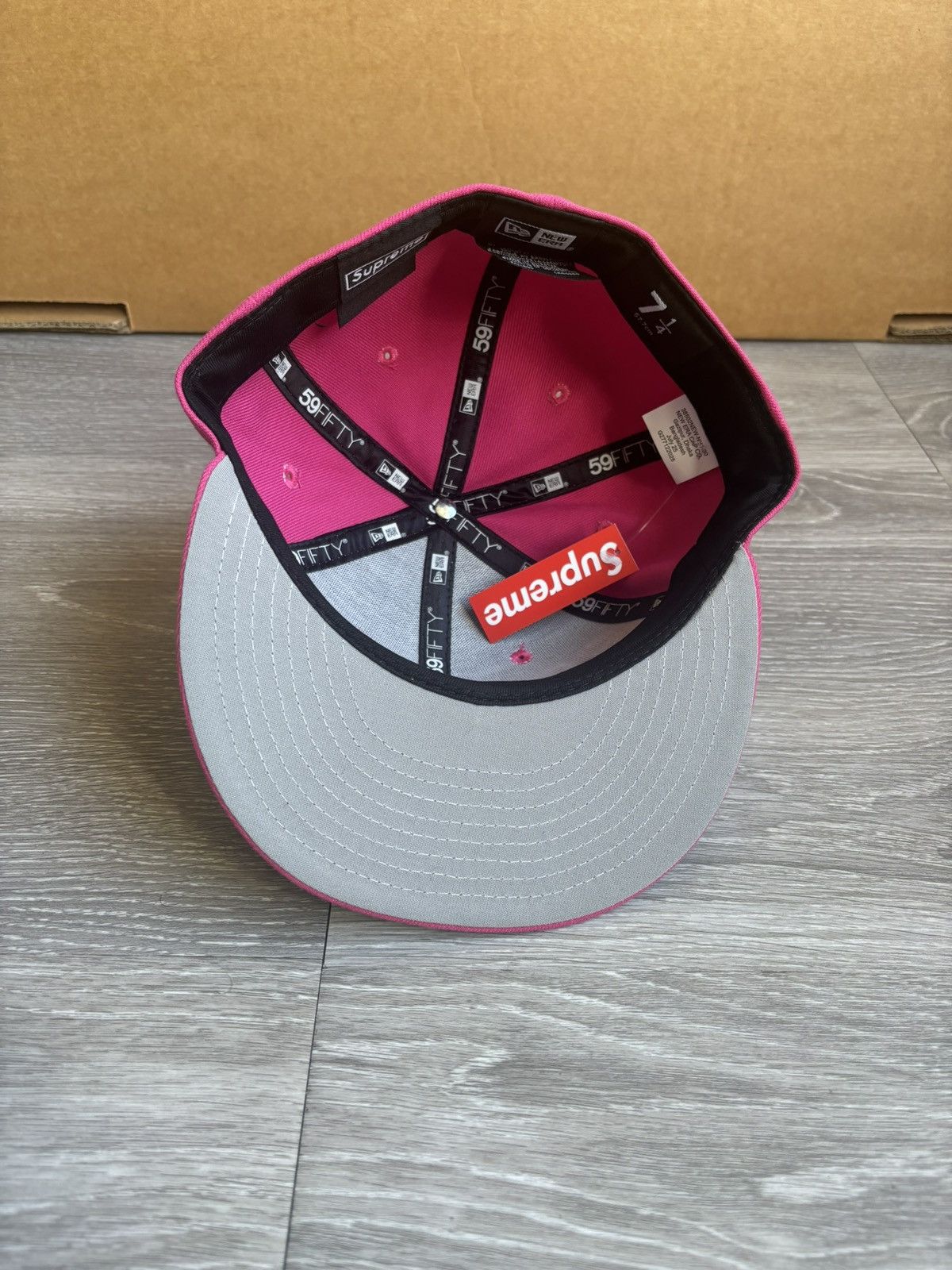New Era × Supreme Supreme Pink Breast Cancer Box Logo New Era Fitted Size ONE SIZE - 6 Thumbnail