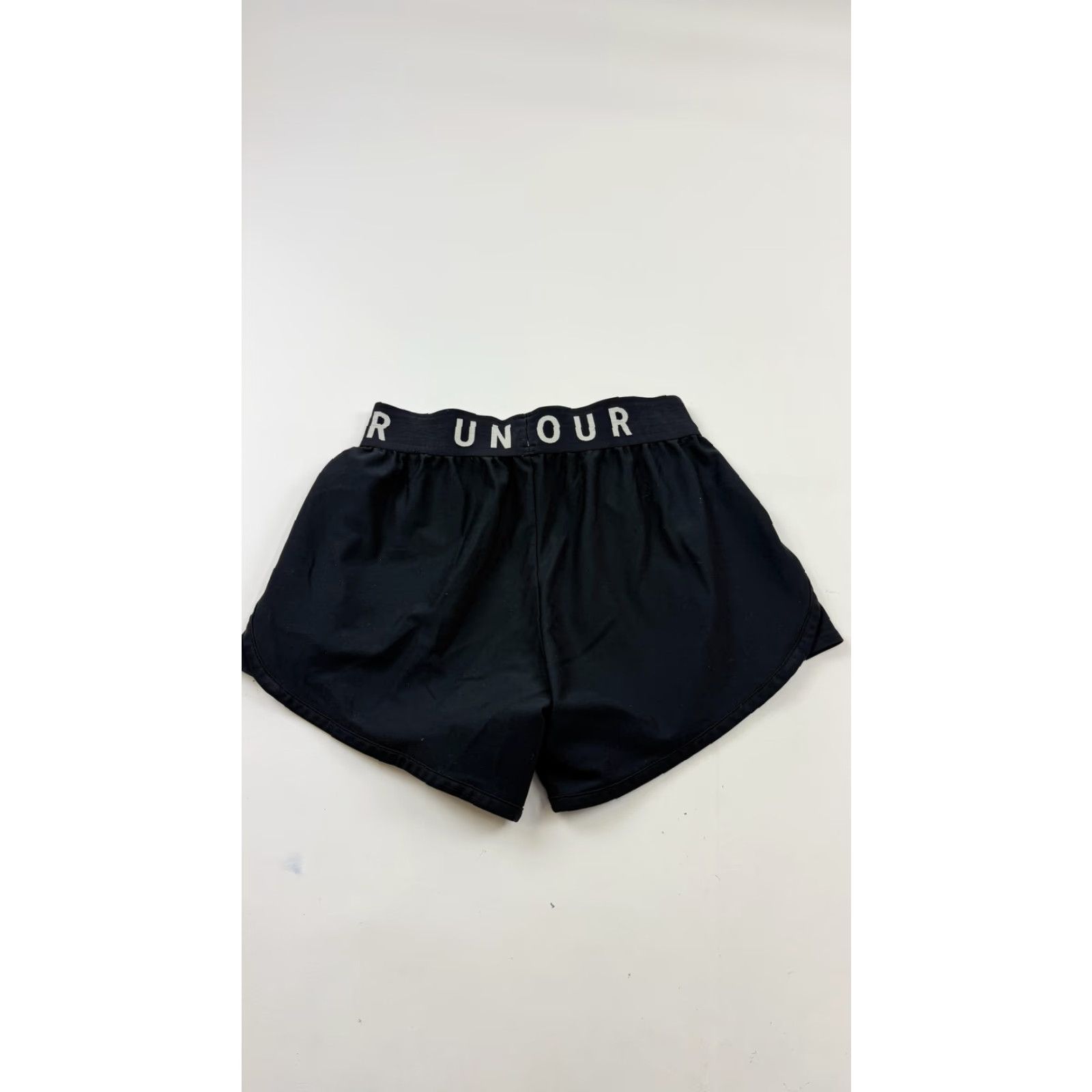 Under Armour VINTAGE? Wait—no. Under Armour Shorts Women S Black HeatGear Loose Running Athletic Size 28" / US 6 / IT 42 - 4 Thumbnail