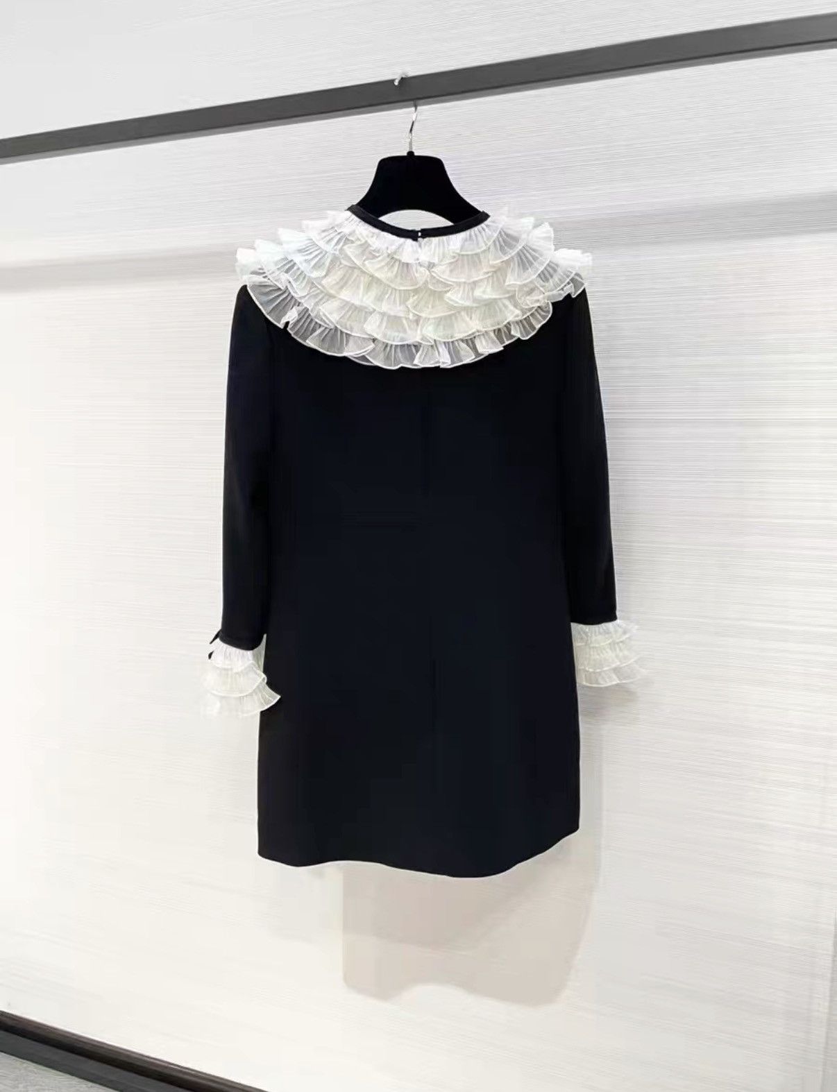 Miu Miu Miu Miu Classic Black & White Ruffled Dress J33 Size S / US 4 / IT 40 - 2 Thumbnail