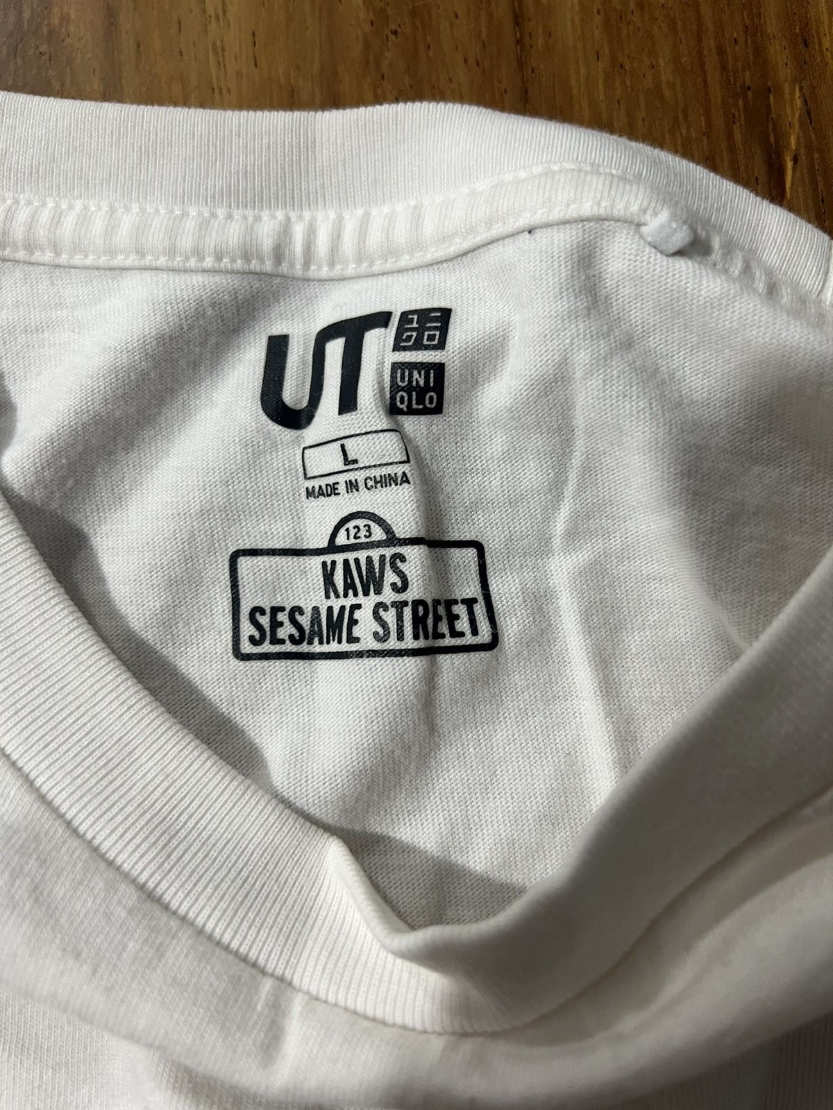 Kaws × Uniqlo T-shirt Uniqlo X Kaws X Sesame Street Size US L / EU 52-54 / 3 - 3 Thumbnail