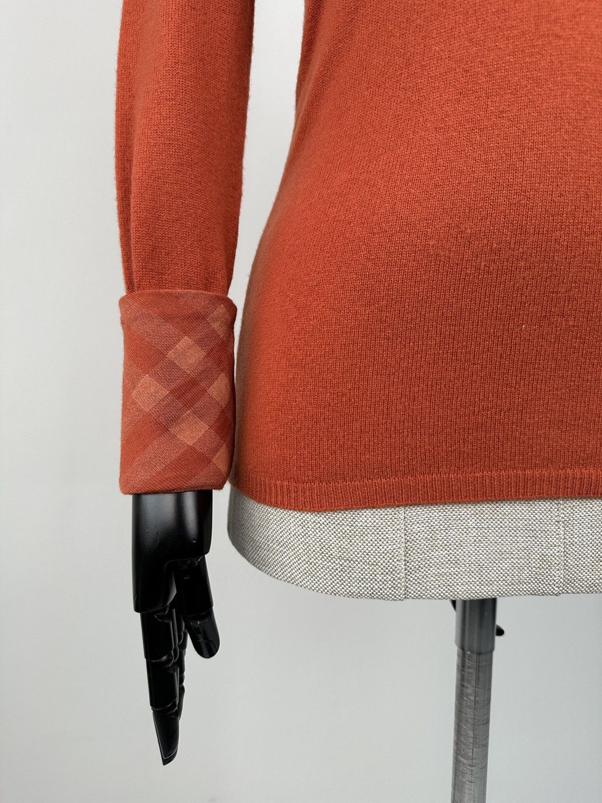 Burberry BURBERRY BRIT 100% Cashmere V-Neck Pulover Sweater Women’s Size XS / US 0-2 / IT 36-38 - 10 Thumbnail