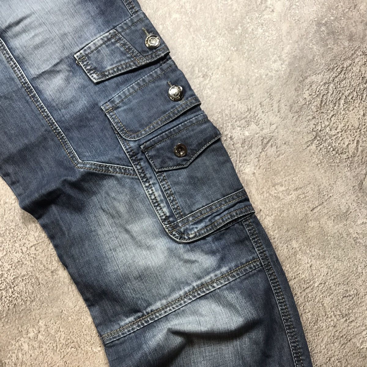 Vintage Y2K Baggy Distressed Cargo Pants Thrashed Skate Logo 36 Size US 36 / EU 52 - 4 Thumbnail