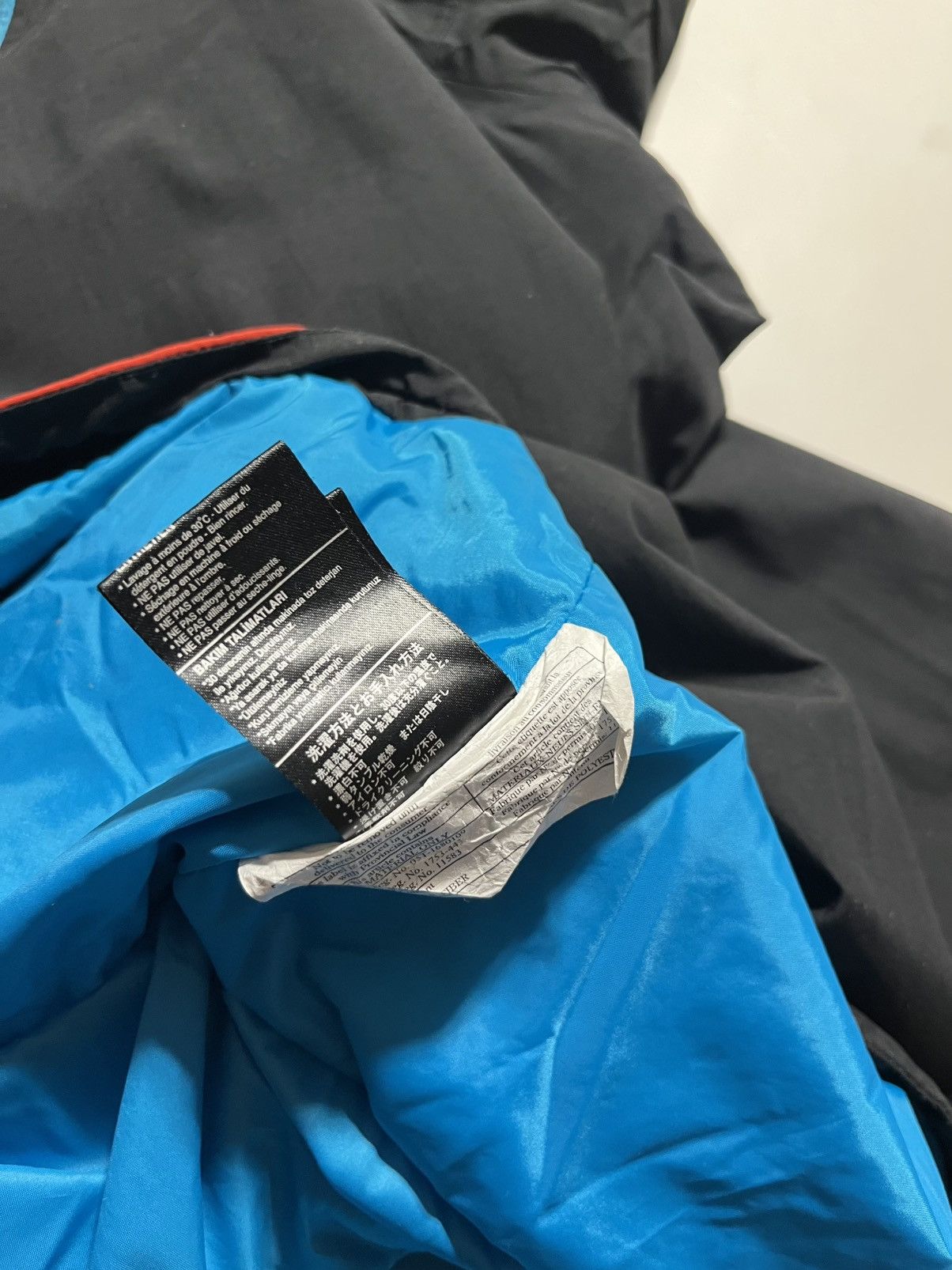 Burton Rare Nitro Snowboarding jacket very functional Size M Size US M / EU 48-50 / 2 - 24 Thumbnail