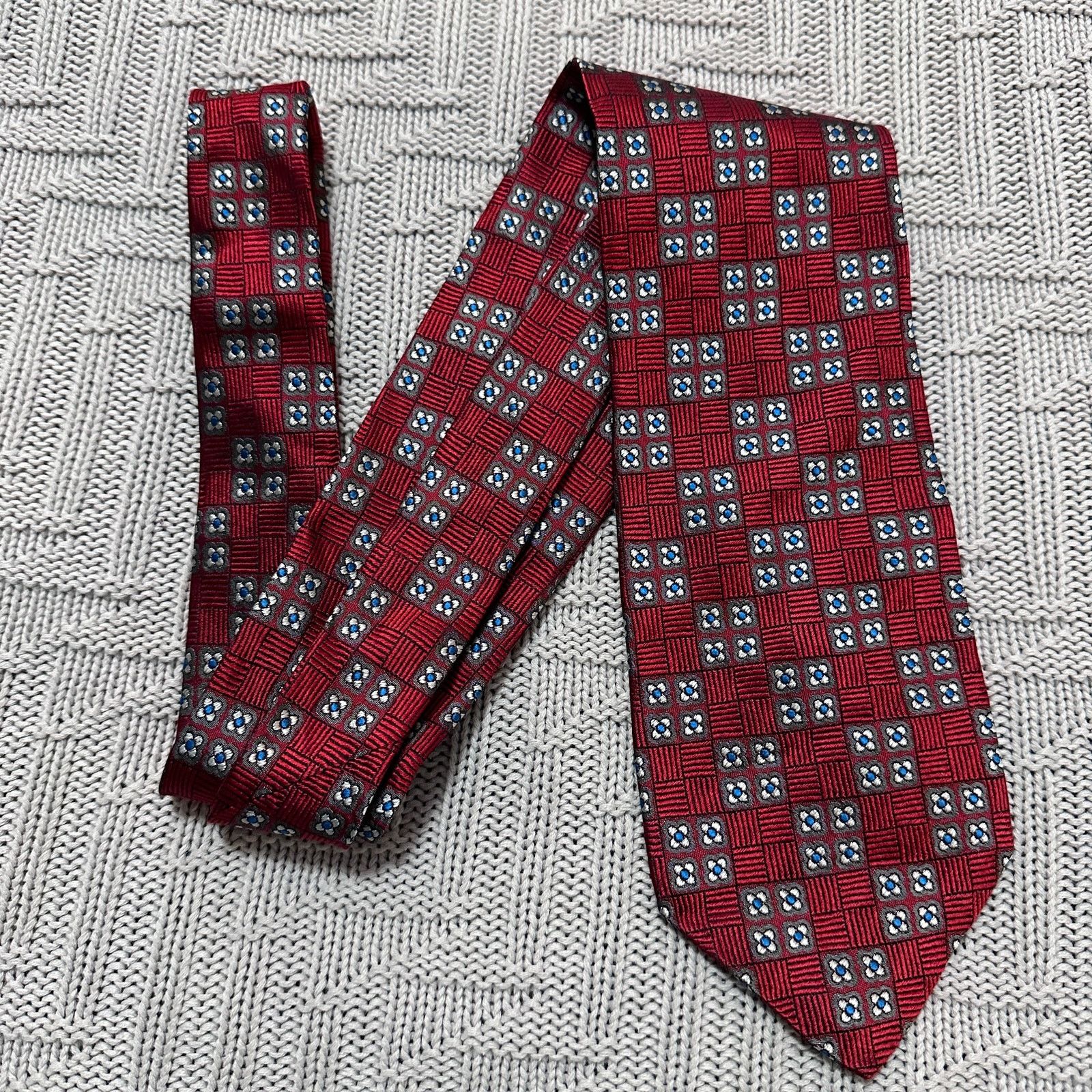 Paul Fredrick Paul Fredrick red geometric square Italian silk luxury tie Size ONE SIZE - 1 Thumbnail