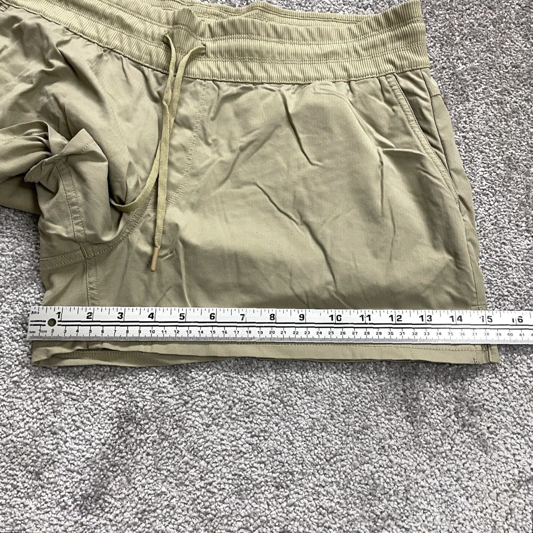 The North Face THE NORTH FACE Active Shorts Womens XL Brown Zip Pocket Elastic Waist Athletic Size 40" / US 18 - 6 Thumbnail