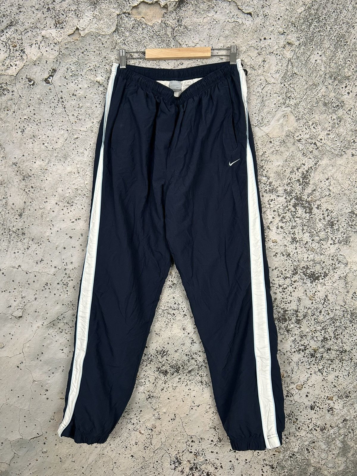 Nike Vintage Nike Swoosh Sweatpants 90s y2k Streetwear Rap Baggy Size US 36 / EU 52 - 1 Thumbnail