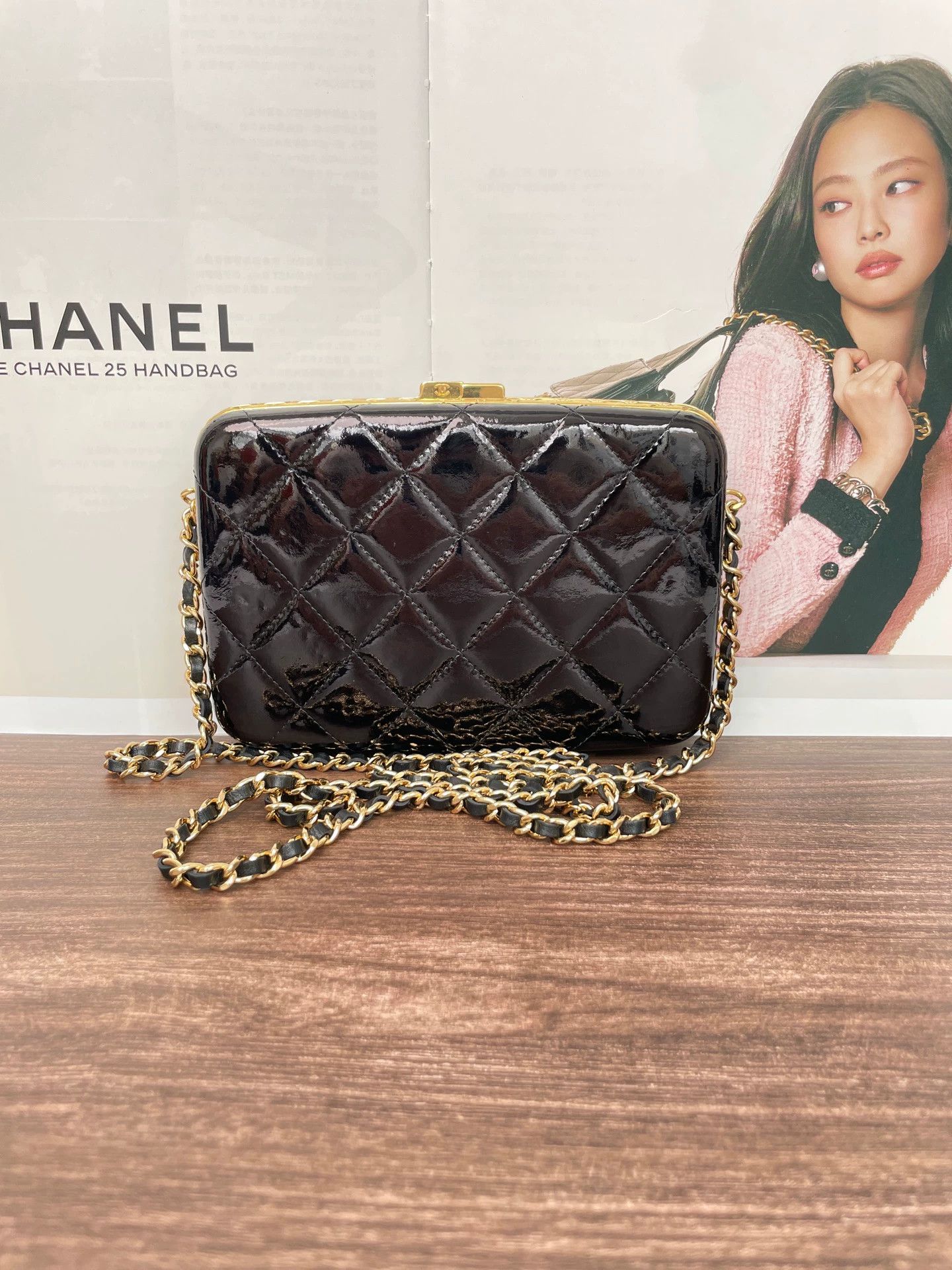 Chanel CHANEL 31 black gold patent leather clutch 18x12 no accs Size ONE SIZE - 2 Thumbnail