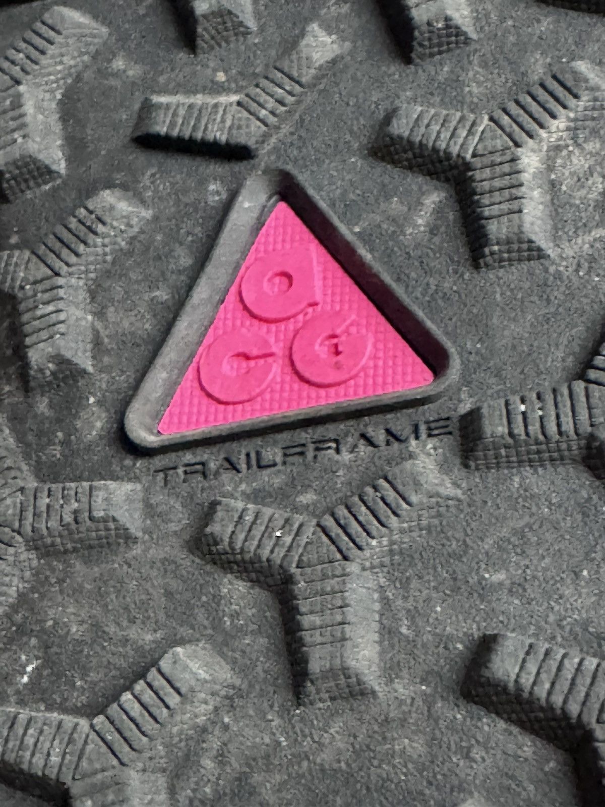 Nike ACG Nike ACG Lowcate SE Black/Hyper Pink/Wolf Gray Sneakers Size US 8.5 / EU 41-42 - 12 Thumbnail