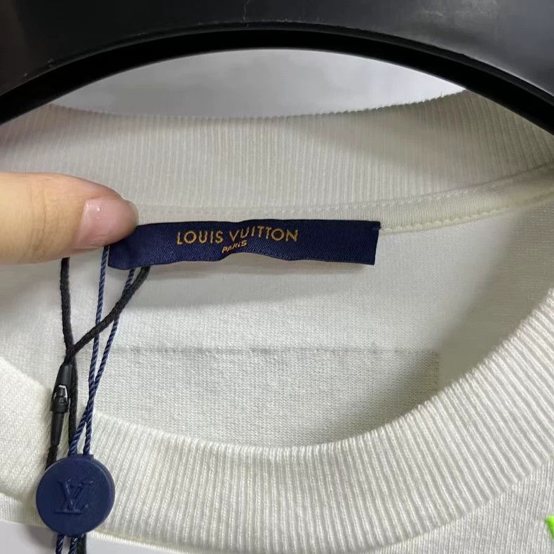 Louis Vuitton Louis Vuitton White monogrammed Logo Embroidered Crew Neck Size US M / EU 48-50 / 2 - 2 Thumbnail