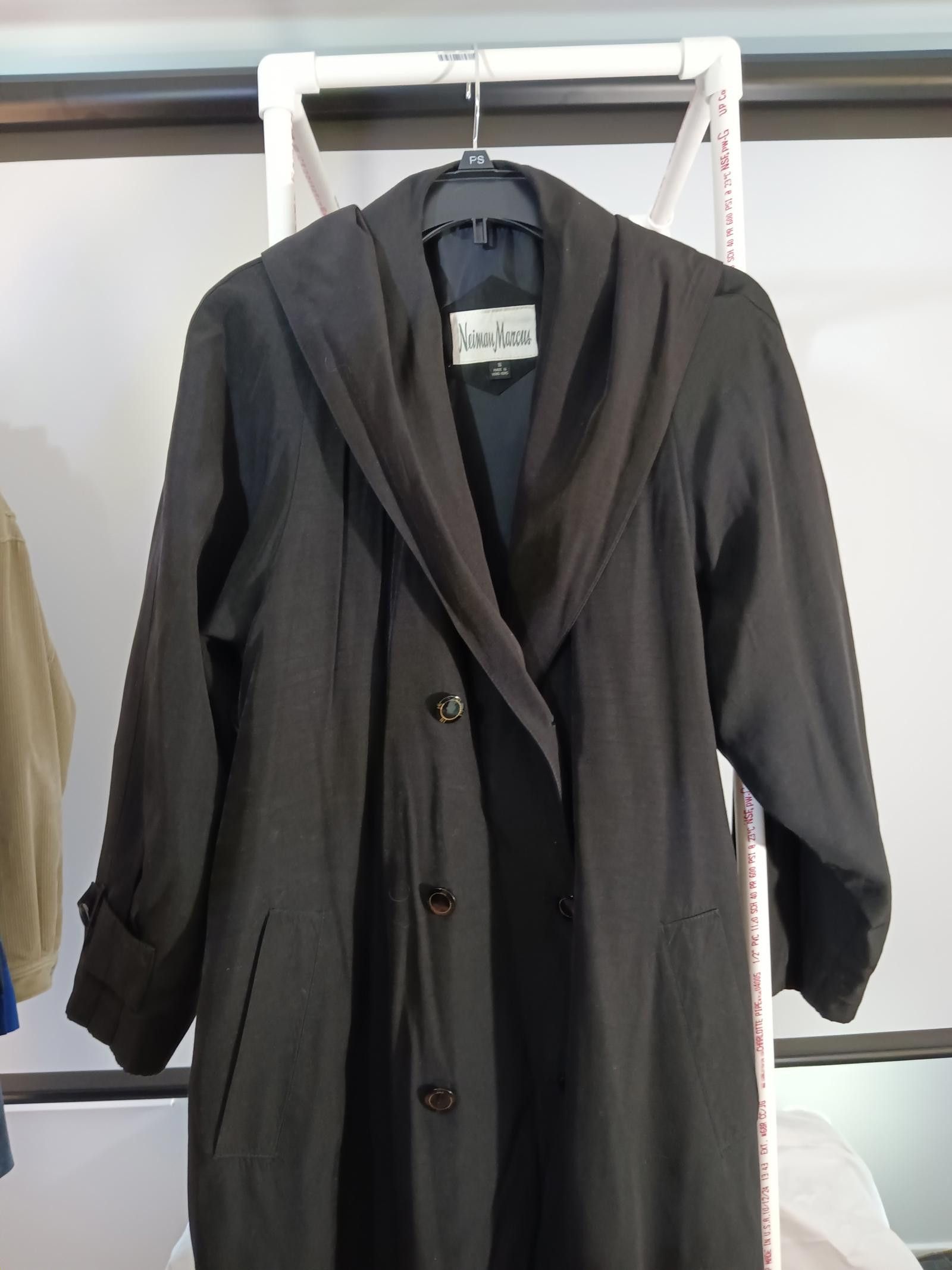 Neiman Marcus Neiman Marcus Double-Breasted Coat - Stylish and Chic Size S / US 4 / IT 40 - 1 Thumbnail