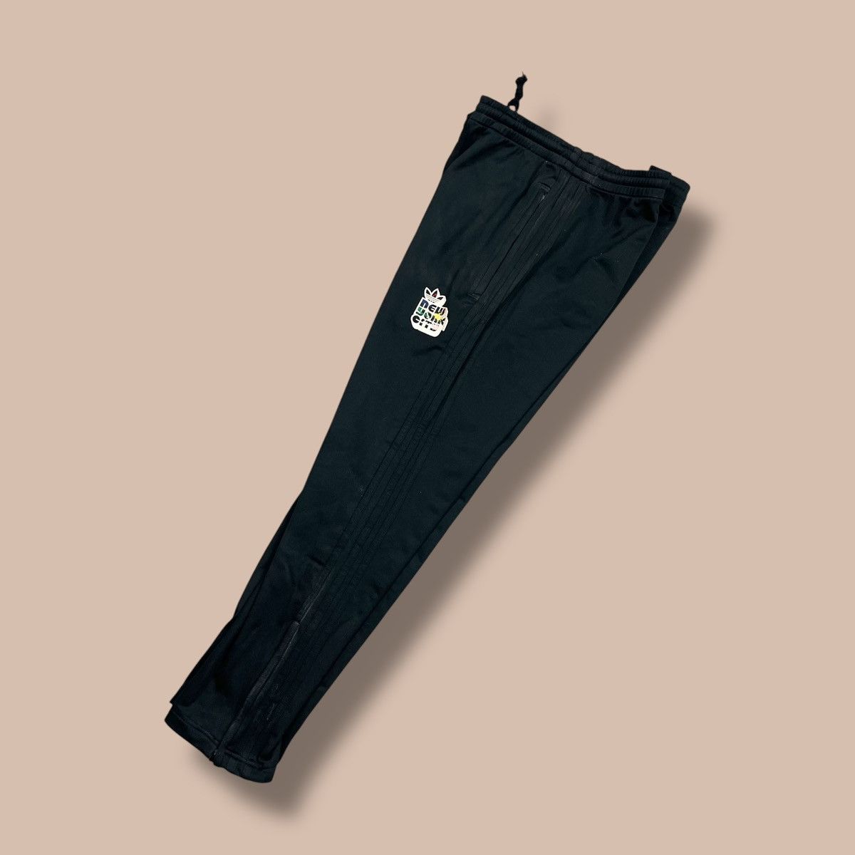 Adidas Adidas Adicolor NYC BK6 Black Series Sweatpants Size US 32 / EU 48 - 10 Thumbnail