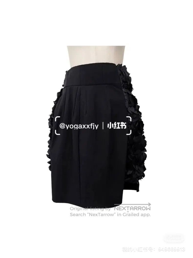 Comme des Garcons Comme Des Garcons size S Black Rose Decorated Skirt Size 22" - 2 Thumbnail