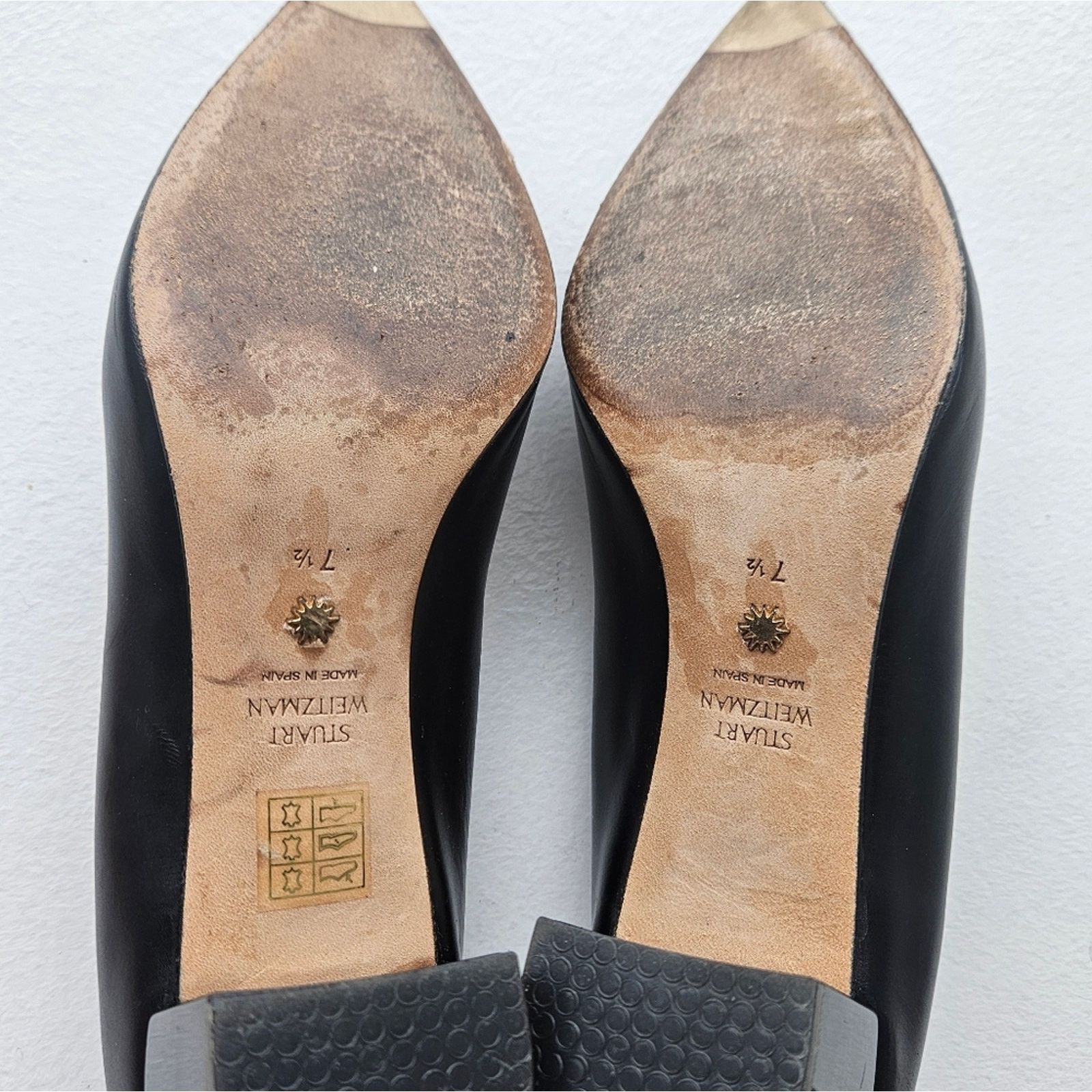 Stuart Weitzman Stuart Weitzman 7.5 women's black lucite block heel Size US 7.5 / IT 37.5 - 4 Thumbnail
