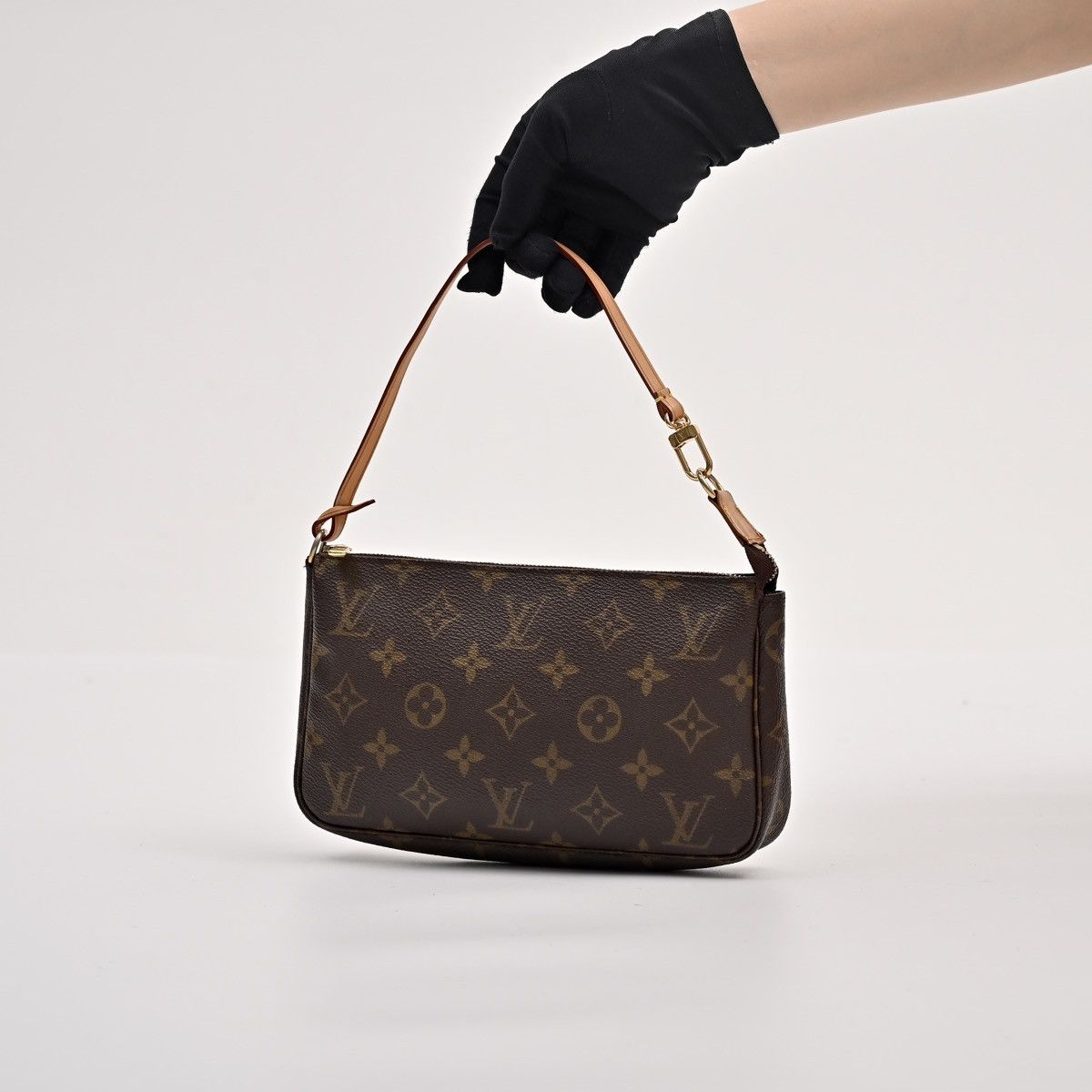 Louis Vuitton Louis Vuitton Pochette Accessoires Monogram Leather Bag Size ONE SIZE - 7 Thumbnail