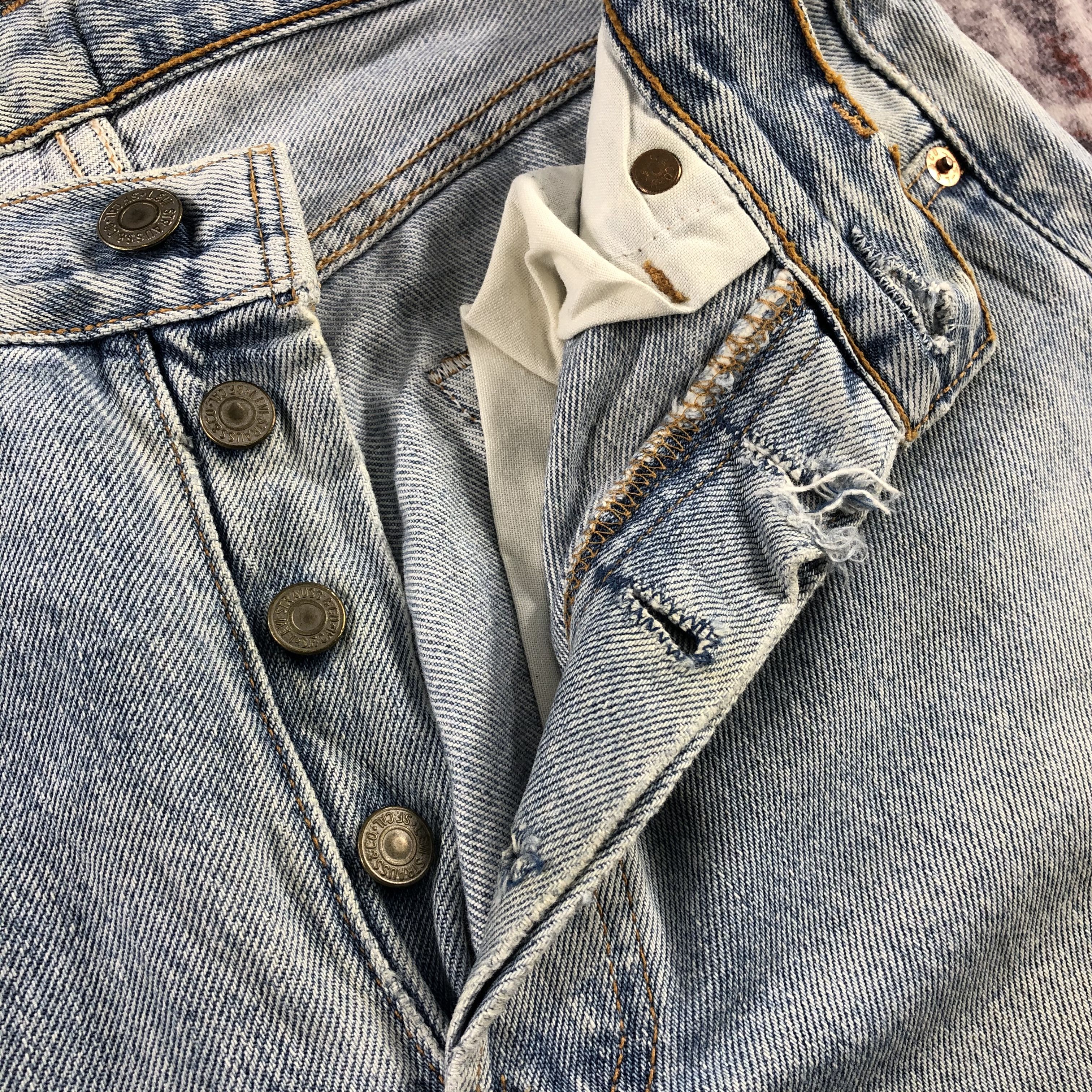 Levi's × Vintage Vintage 90s Light Wash Levis 501 Jeans-JM2832 Size US 29 - 11 Thumbnail